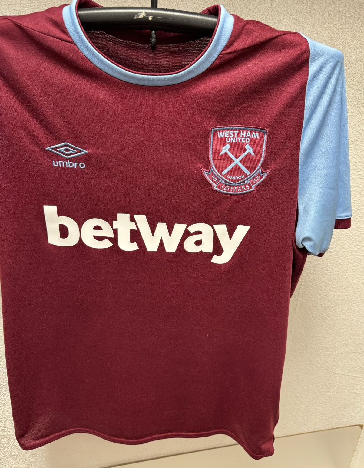 Umbro WestHamUnited West Ham United Umbro soccer jersey Xl Size US XL / EU 56 / 4 - 5 Thumbnail