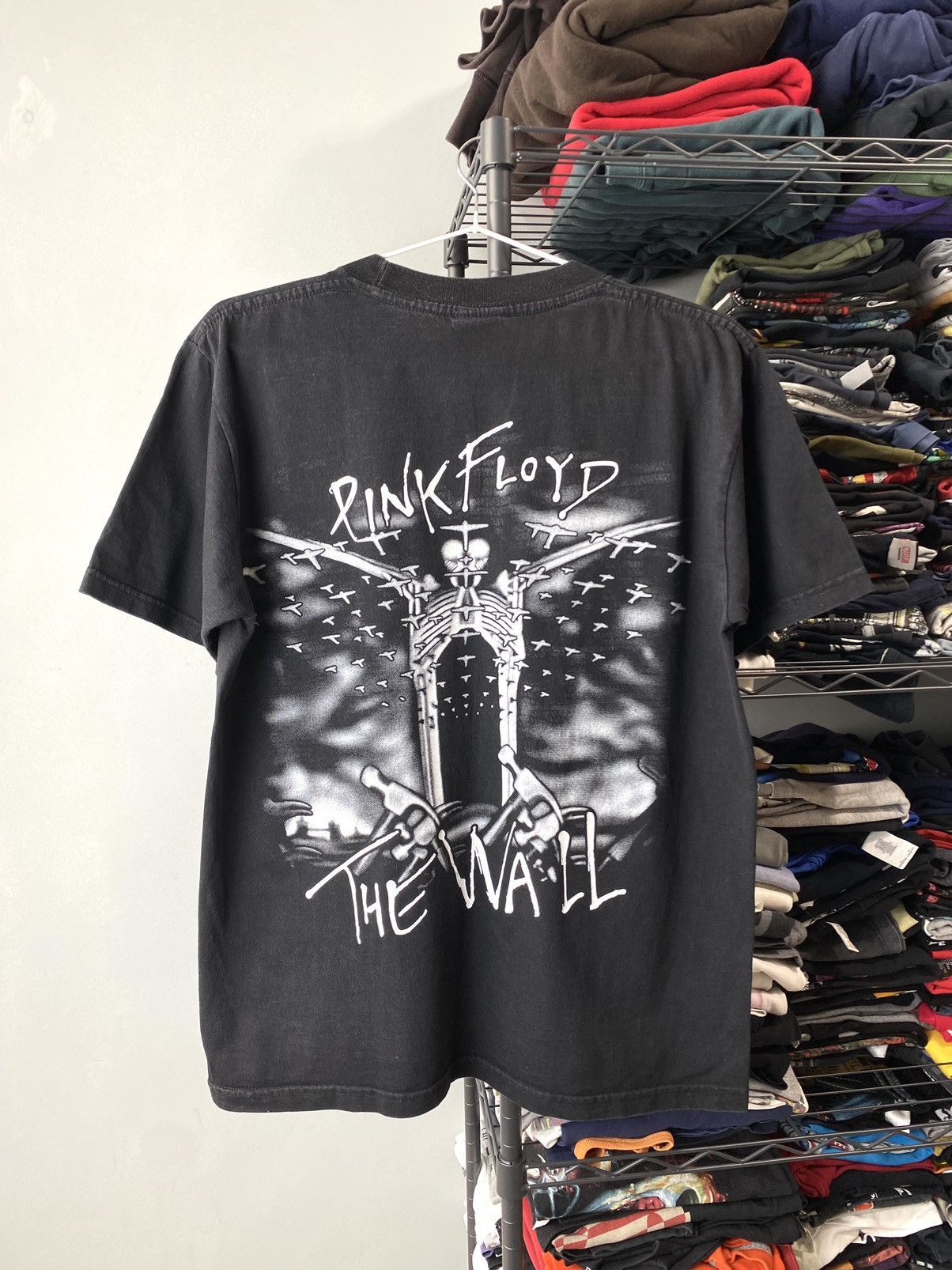 Band Tees Very Rare ! Vintage 1990’s Pink Floyd The Wall Album T Shirt Size US M / EU 48-50 / 2 - 2 Thumbnail