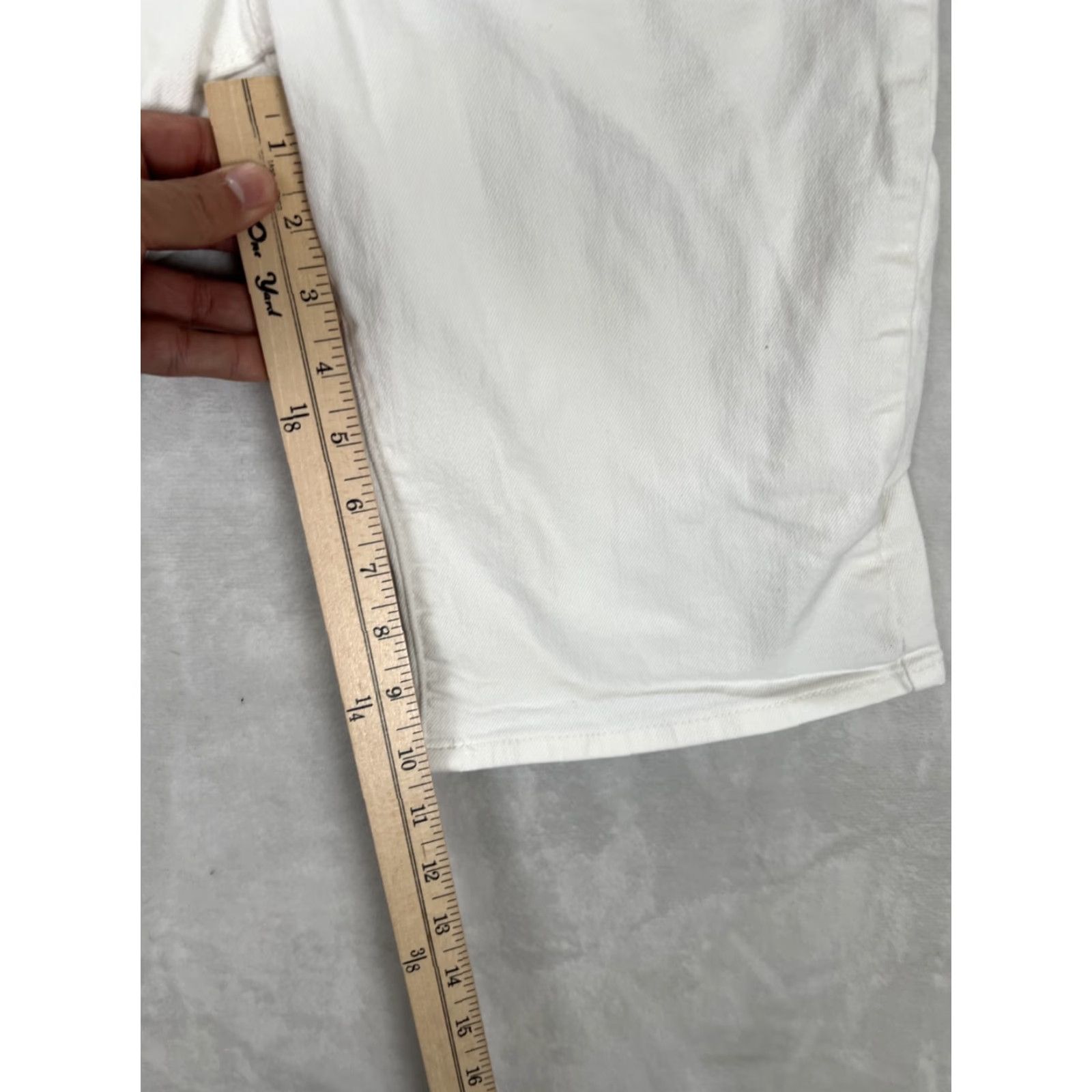 Levi's Levi's Bermuda Shorts Women's 30 White Denim Mid Rise Stretch Casual 5-Pocket Design Logo Pockets White Cotton Viscose Polyester Spandex Regular Size 30" / US 8 / IT 44 - 3 Thumbnail