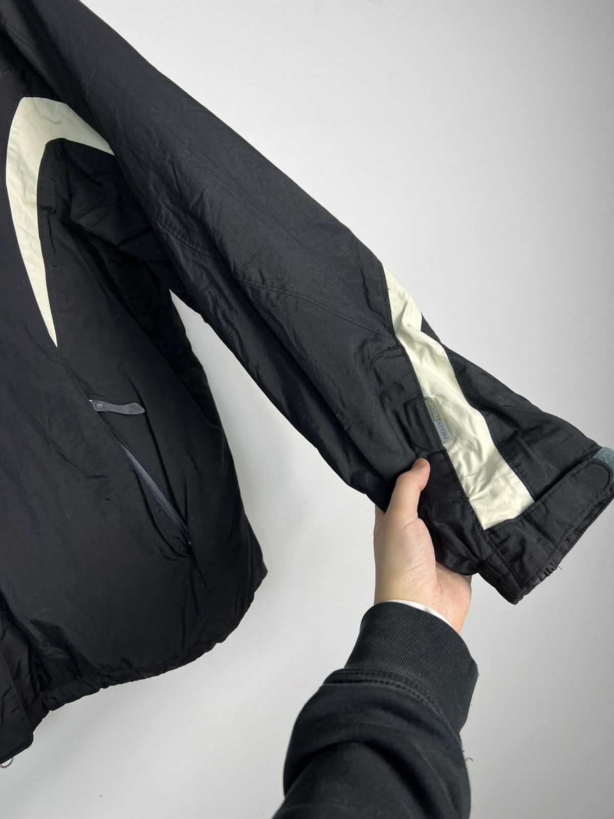 Helly Hansen Winter Jacket Helly Hansen center logo black Size US L / EU 52-54 / 3 - 3 Thumbnail