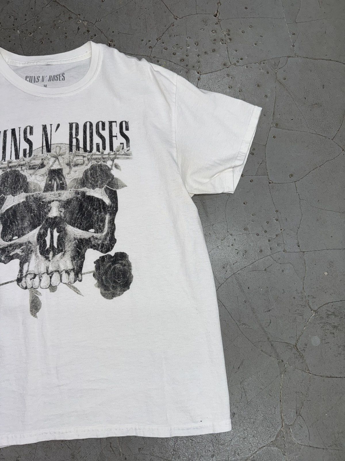 Guns N' Roses Vintage Guns N’ Roses Skull Tee White Size US L / EU 52-54 / 3 - 4 Thumbnail
