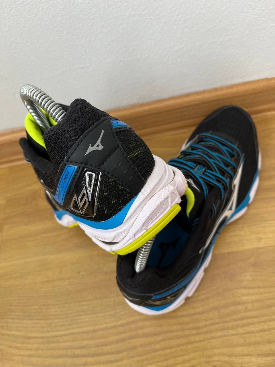 Mizuno Mizuno Wave Ultima 9 Size US 7 / IT 37 - 4 Thumbnail