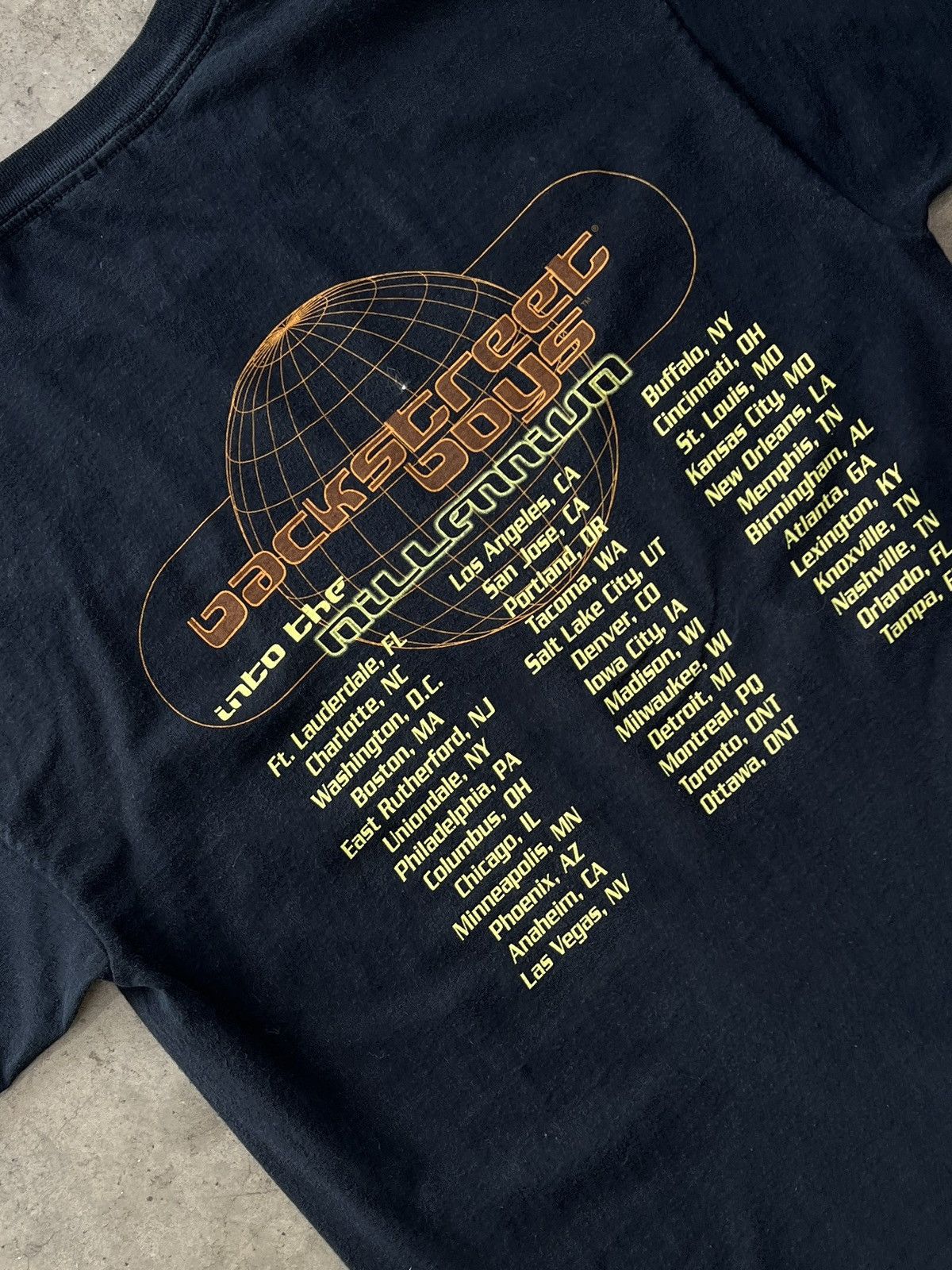 Band Tees Vintage 1999 Backstreet Boys Millennium Tour Tee Large Size US L / EU 52-54 / 3 - 4 Thumbnail