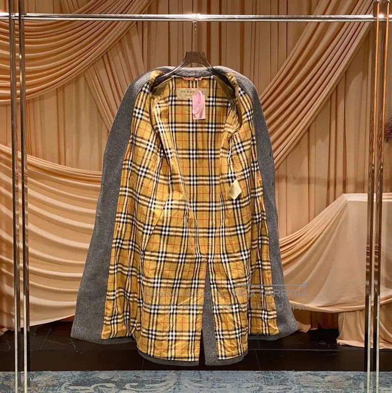 Burberry Burberry Gray Wool Women's Coat. Size S / US 4 / IT 40 - 6 Thumbnail