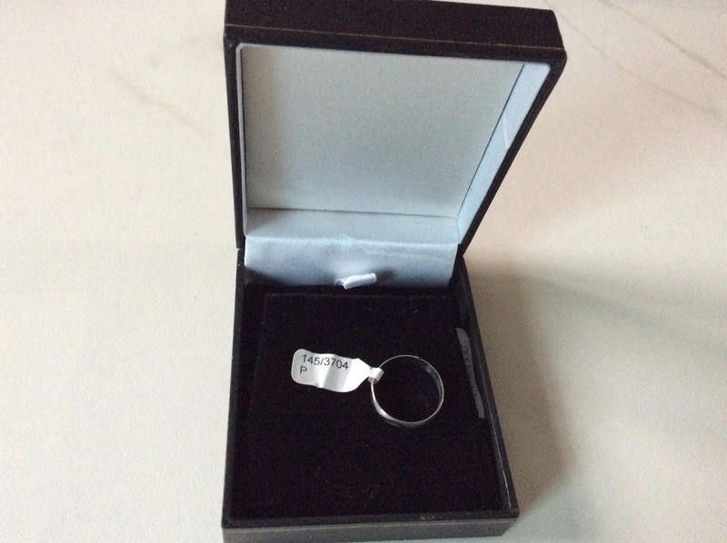 Designer 9ct white gold wedding ring Size P Size ONE SIZE - 1 Thumbnail
