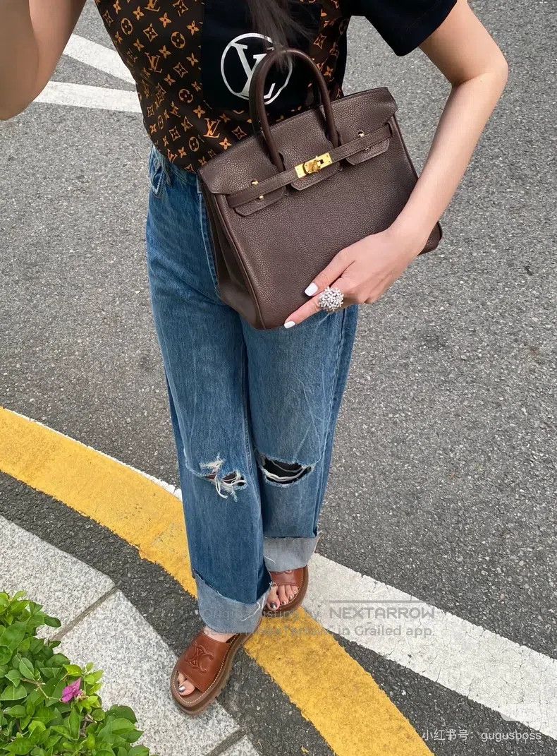 Louis Vuitton Louis Vuitton Brown black background with full print logo Size US M / EU 48-50 / 2 - 3 Thumbnail