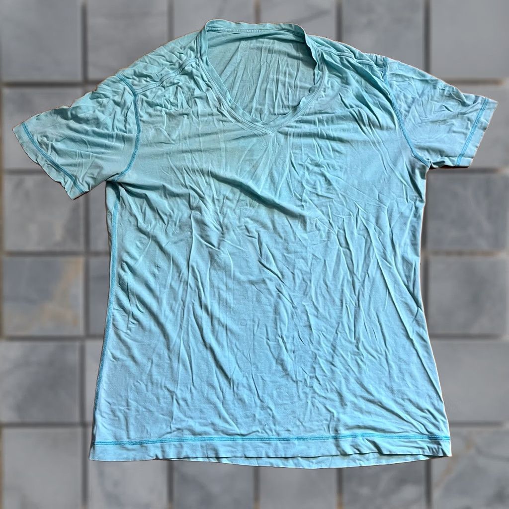 Lululemon Lululemon Shirt Mens XL light green V Neck T-Shirt Soft Lightweight Mens XL Green V Neck Shirt Size US XL / EU 56 / 4 - 1 Thumbnail