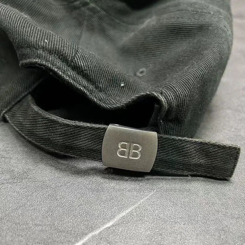 Balenciaga Balenciaga Distressed Logo Baseball Cap. Size ONE SIZE - 5 Thumbnail