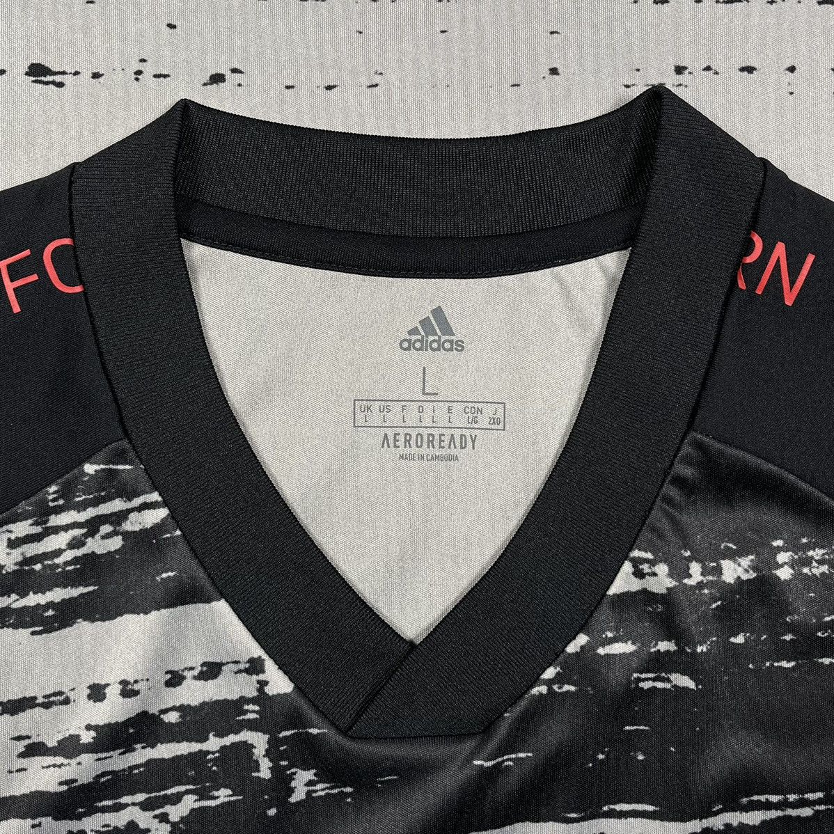 Adidas Adidas Bayern Munich Pre-Match Soccer Jersey+Shorts 20/21 Size US L / EU 52-54 / 3 - 4 Thumbnail