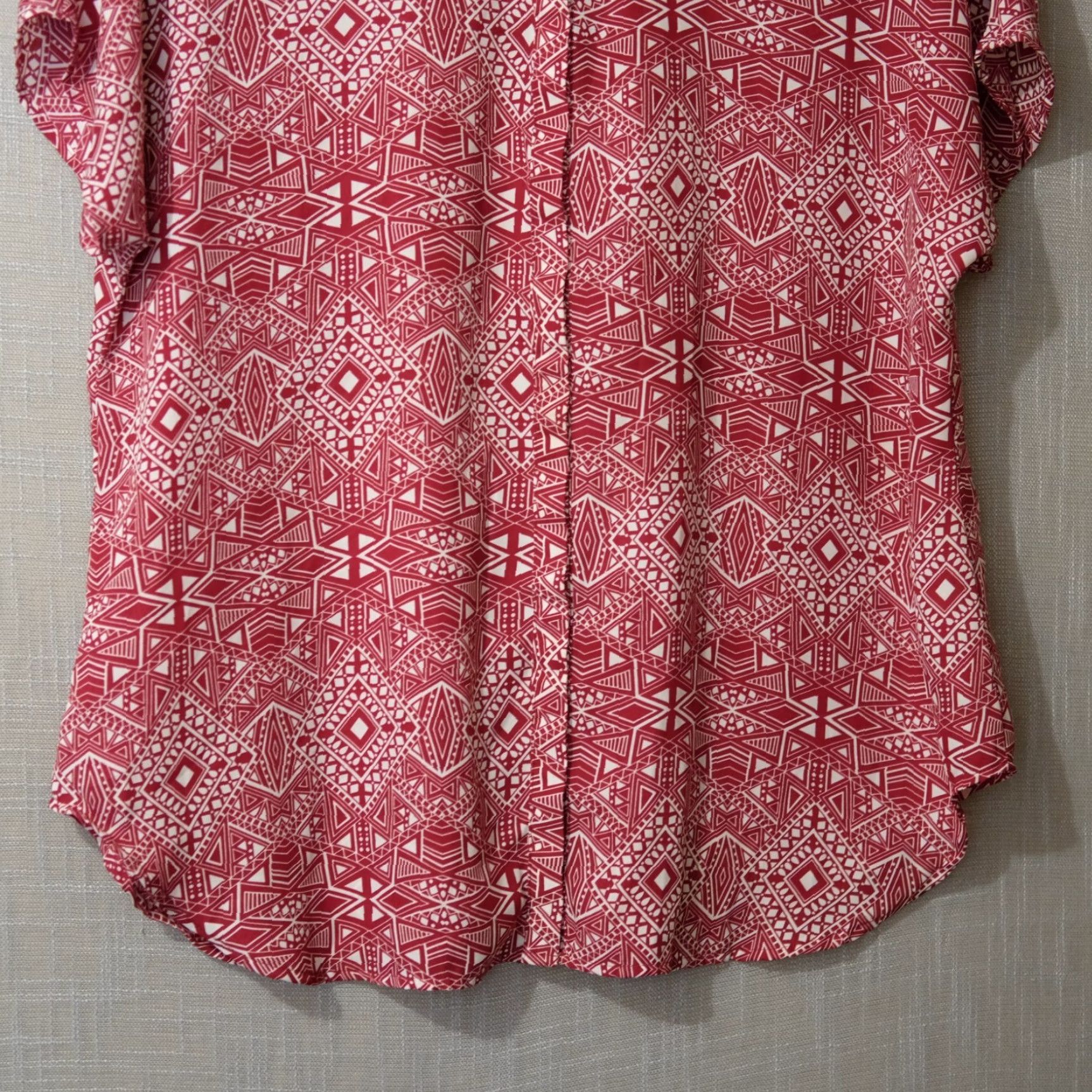 Faded Glory Faded Glory Shirt Tunic Womens 1X Deep Red/White Button Up Sheer Chiffon V-Neck Short Sleeve Geometric Lightweight Casual Workwear 1X Womens Size XL / US 12-14 / IT 48-50 - 3 Thumbnail