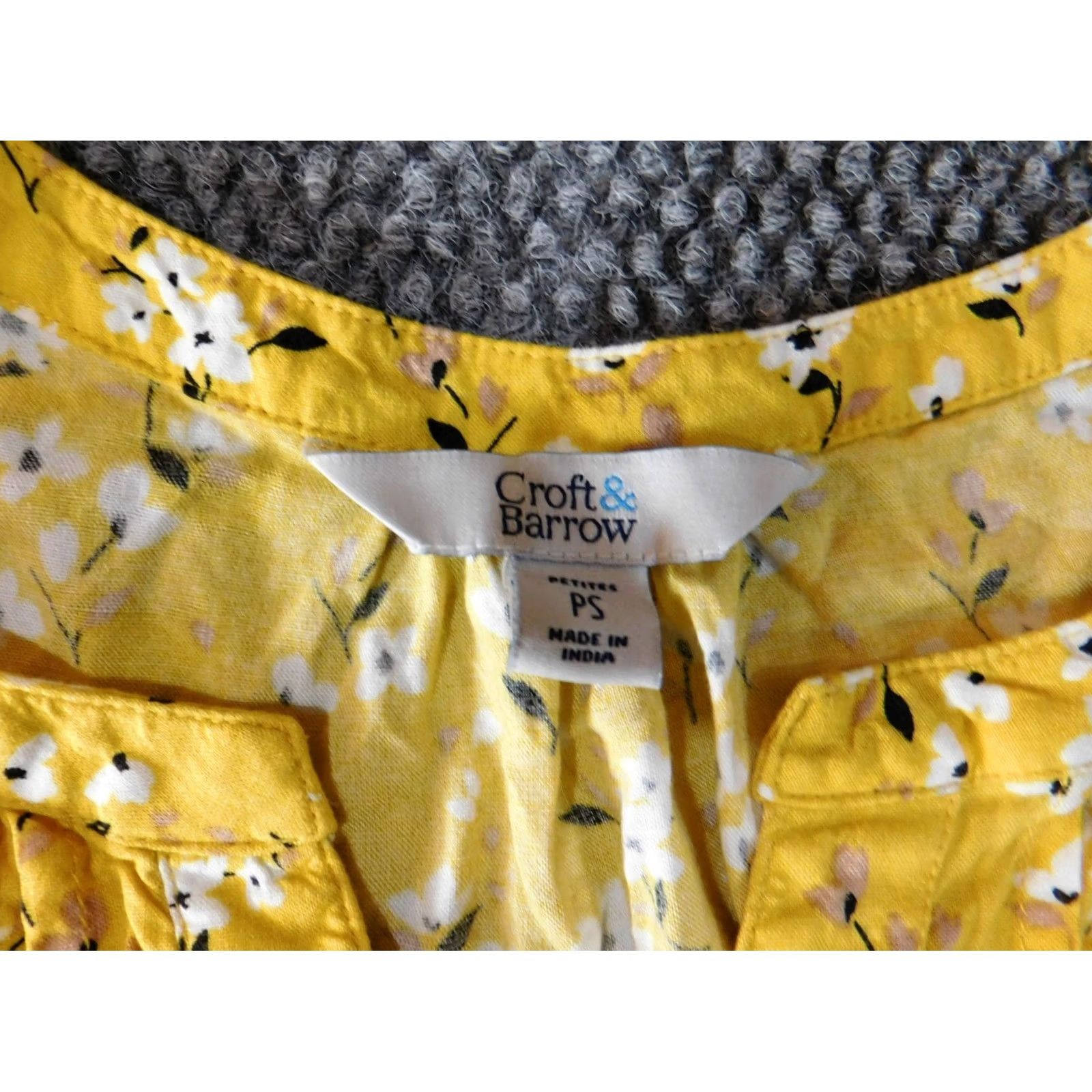 Croft & Barrow Croft & Barrow Womens Blouse PS Petites yellow floral top sleeveless collared rayon casual Size S / US 4 / IT 40 - 4 Thumbnail
