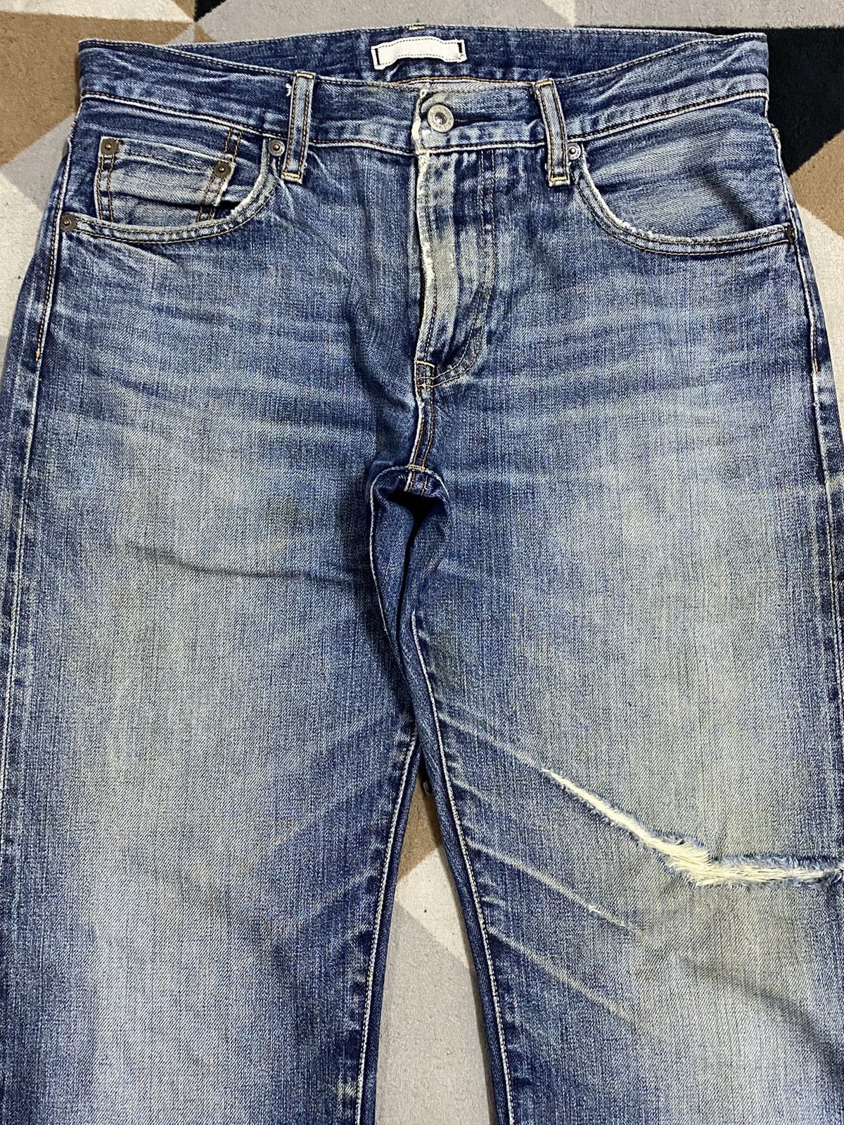 Japanese Brand Vintage Uniqlo Blue Wash Distressed Jeans Size US 32 / EU 48 - 3 Thumbnail