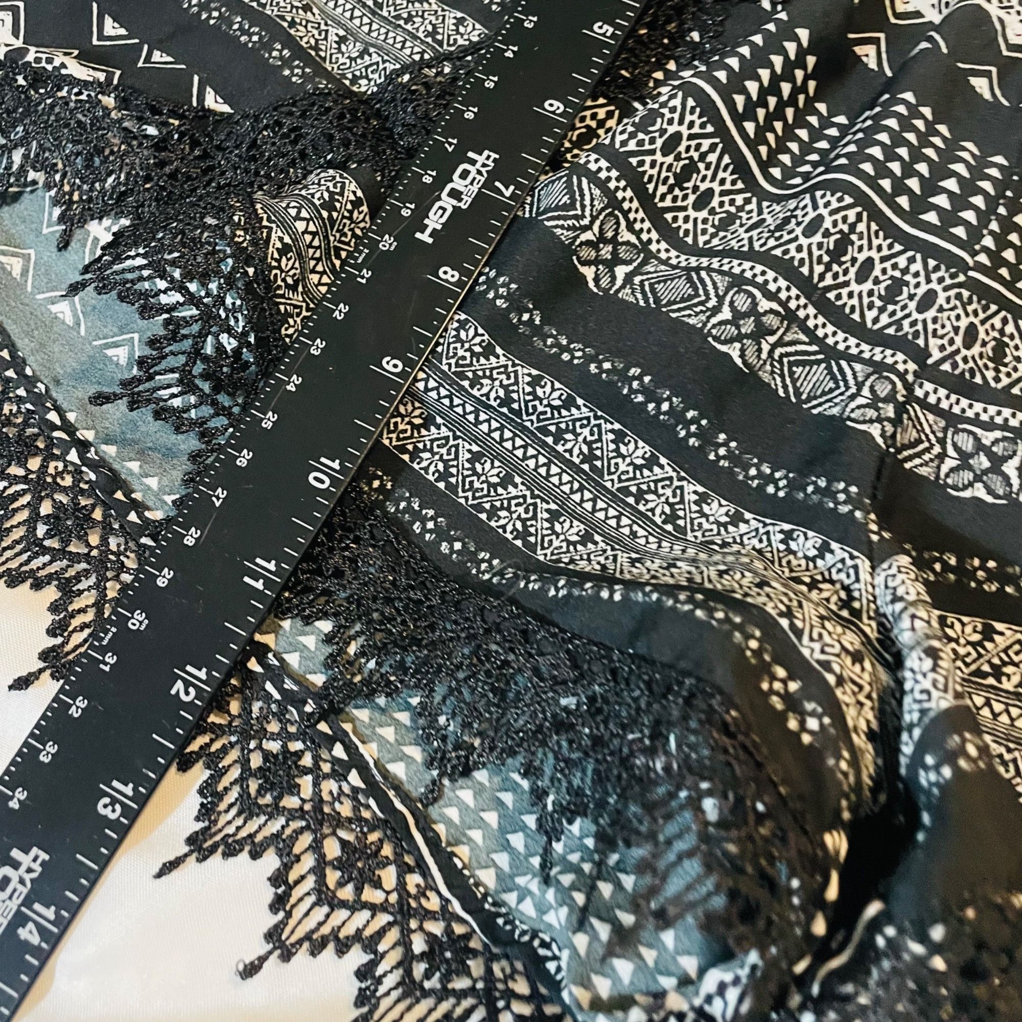 Other Charlotte Russe Womens Black & White Patterned Lace Trim Sho Size 26" / US 2 / IT 38 - 4 Thumbnail