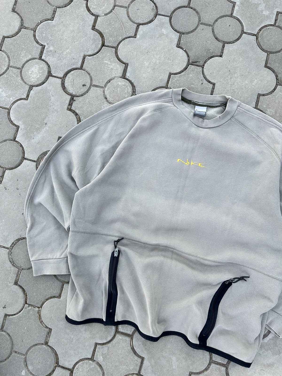 Nike × Vintage Vintage Nike Spell Out Boxy Sweatshirt Y2K Size US L / EU 52-54 / 3 - 2 Thumbnail