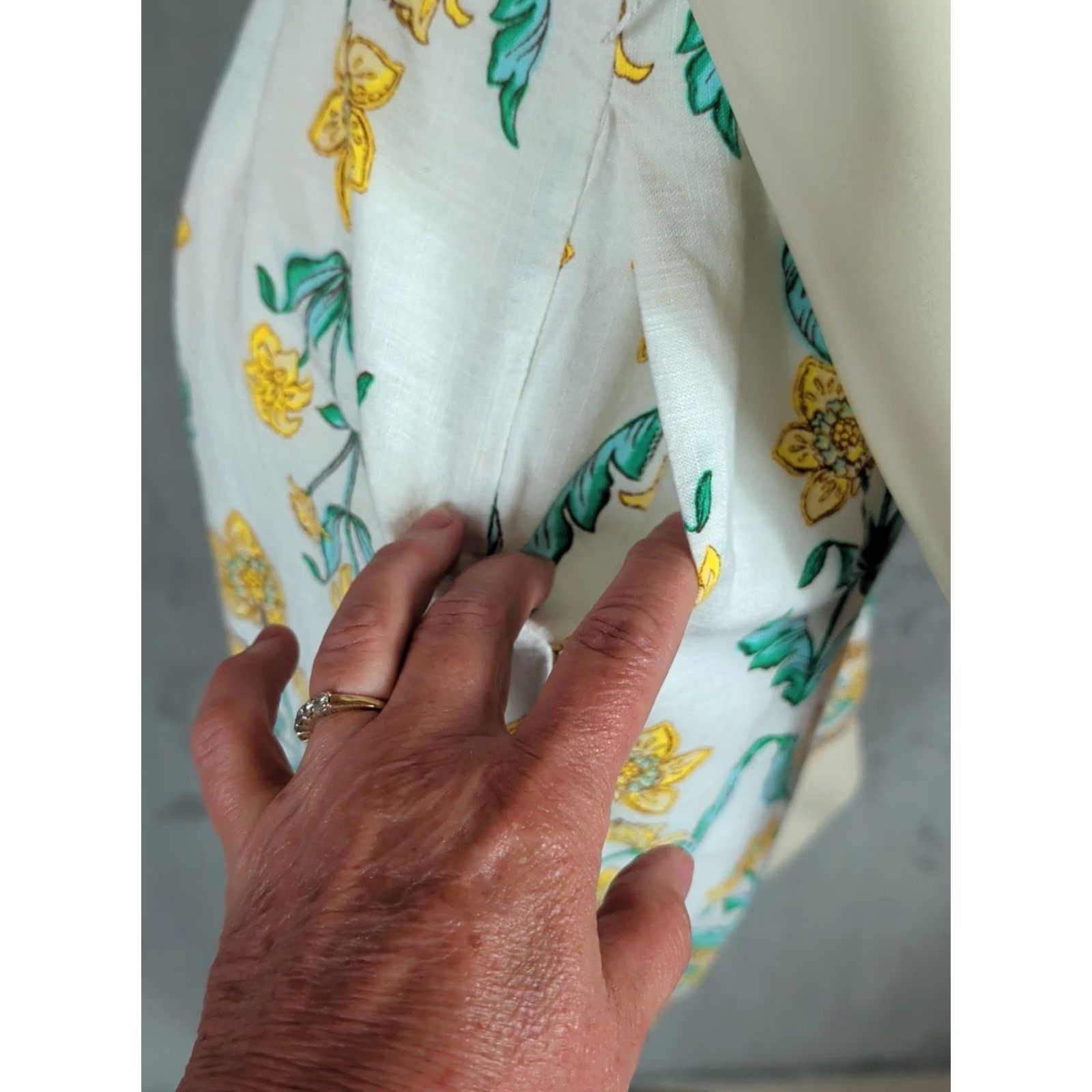 Vintage Draper James RSVP Mini Dress Yellow Floral Smocked Linen Rayon Square Neck Sz M Dress Size M / US 6-8 / IT 42-44 - 5 Thumbnail