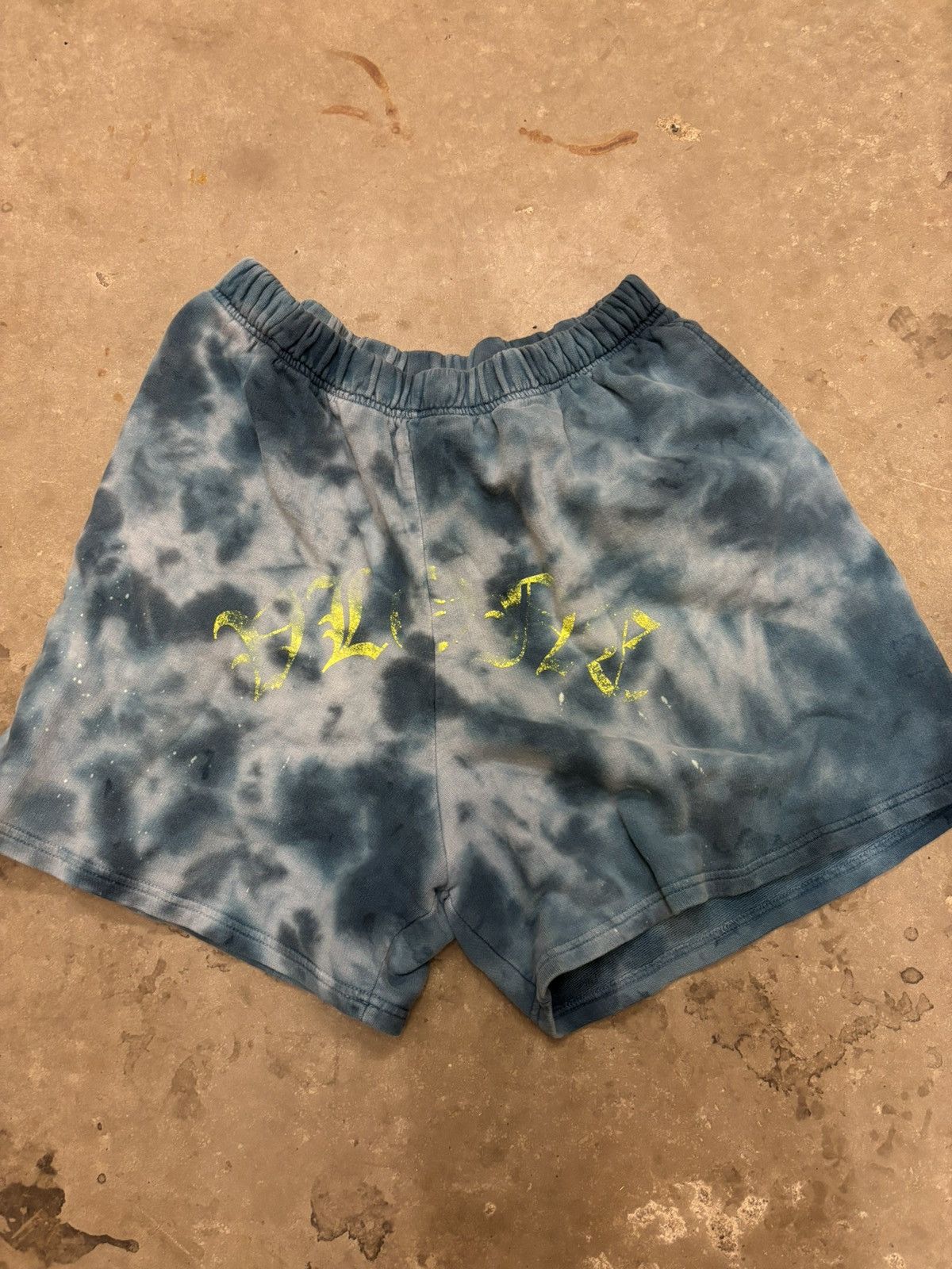 Vlone VLONE TYE DYE SHORTS Size US 32 / EU 48 - 1 Thumbnail