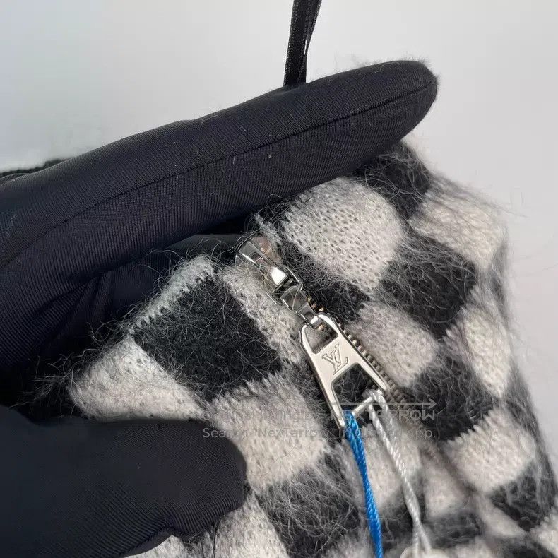 Louis Vuitton Louis Vuitton size s Black and white checkered wool skirt Size 24" / US 00 / IT 34 - 6 Thumbnail