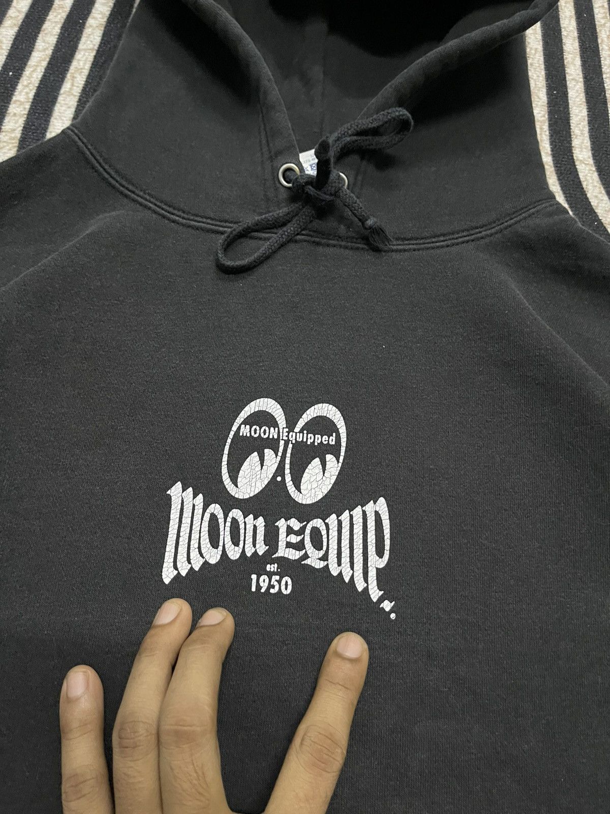 Japanese Brand 2000s MOONEYES BANDANA CROSS DESIGN RARE PULLOVER HOODIE Size US M / EU 48-50 / 2 - 7 Thumbnail