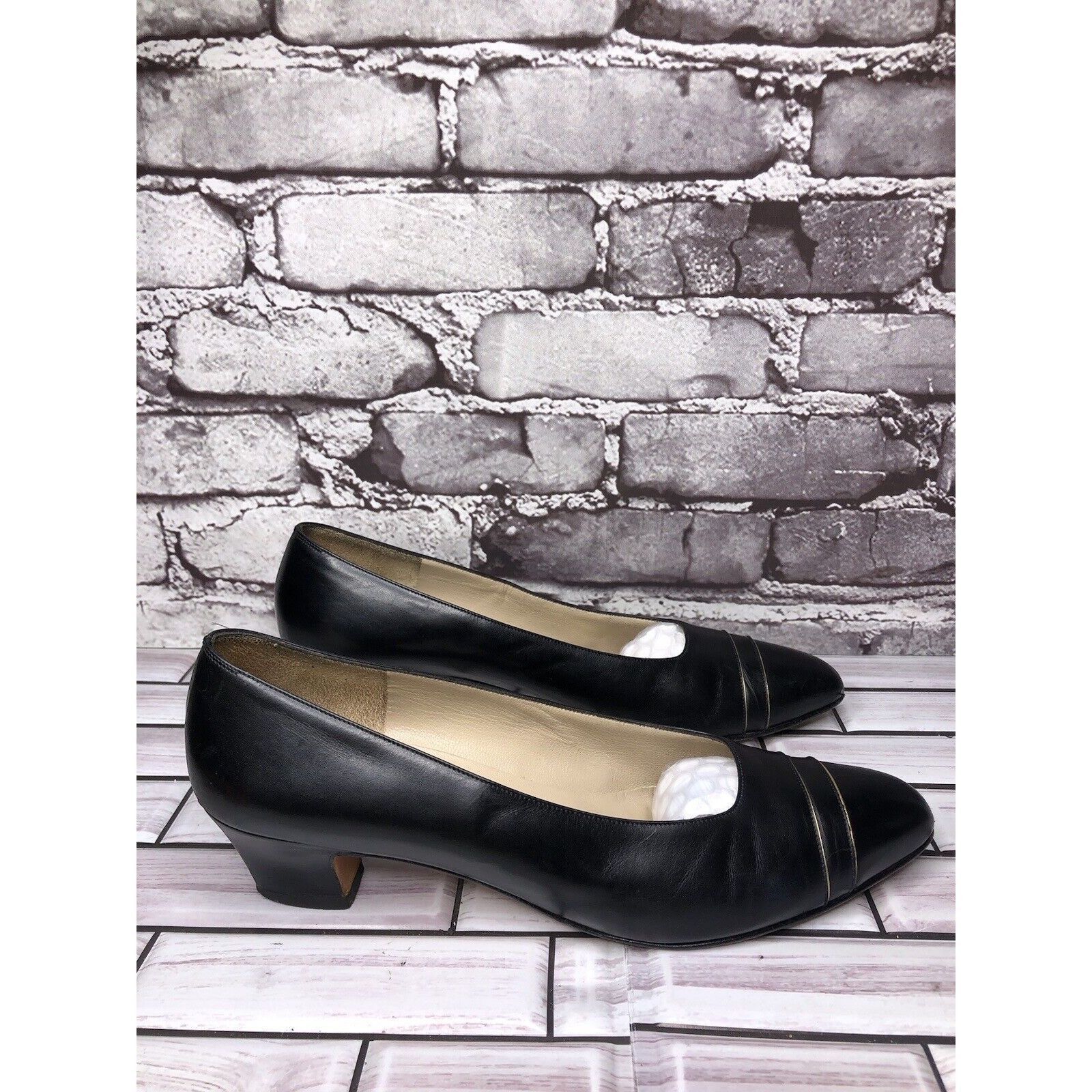 Salvatore Ferragamo Salvatore Ferragamo Black Leather Cap Toe Pumps Dress Heels Size US 9 / IT 39 - 14 Thumbnail
