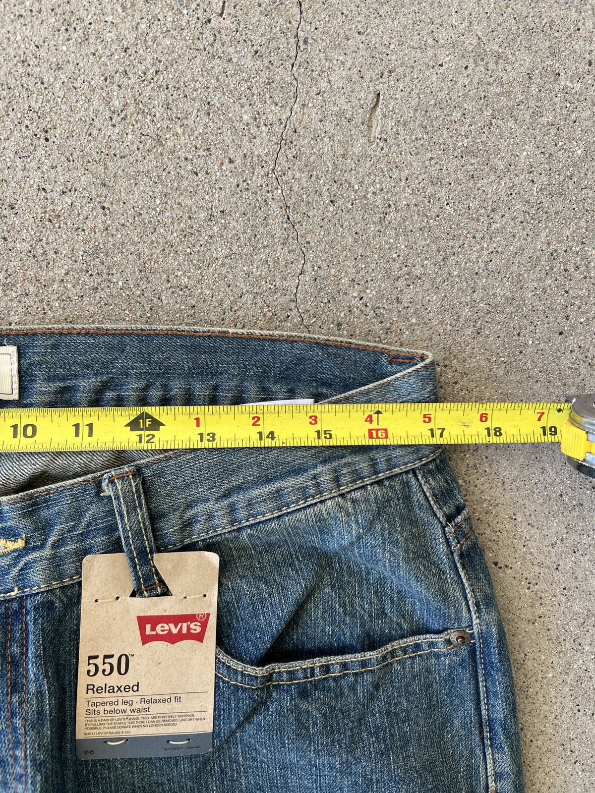 Levi's BN Levi’s 550 Relax Fit Dark Stone Washed Jeans Size 34 x 28 Size US 34 / EU 50 - 9 Thumbnail