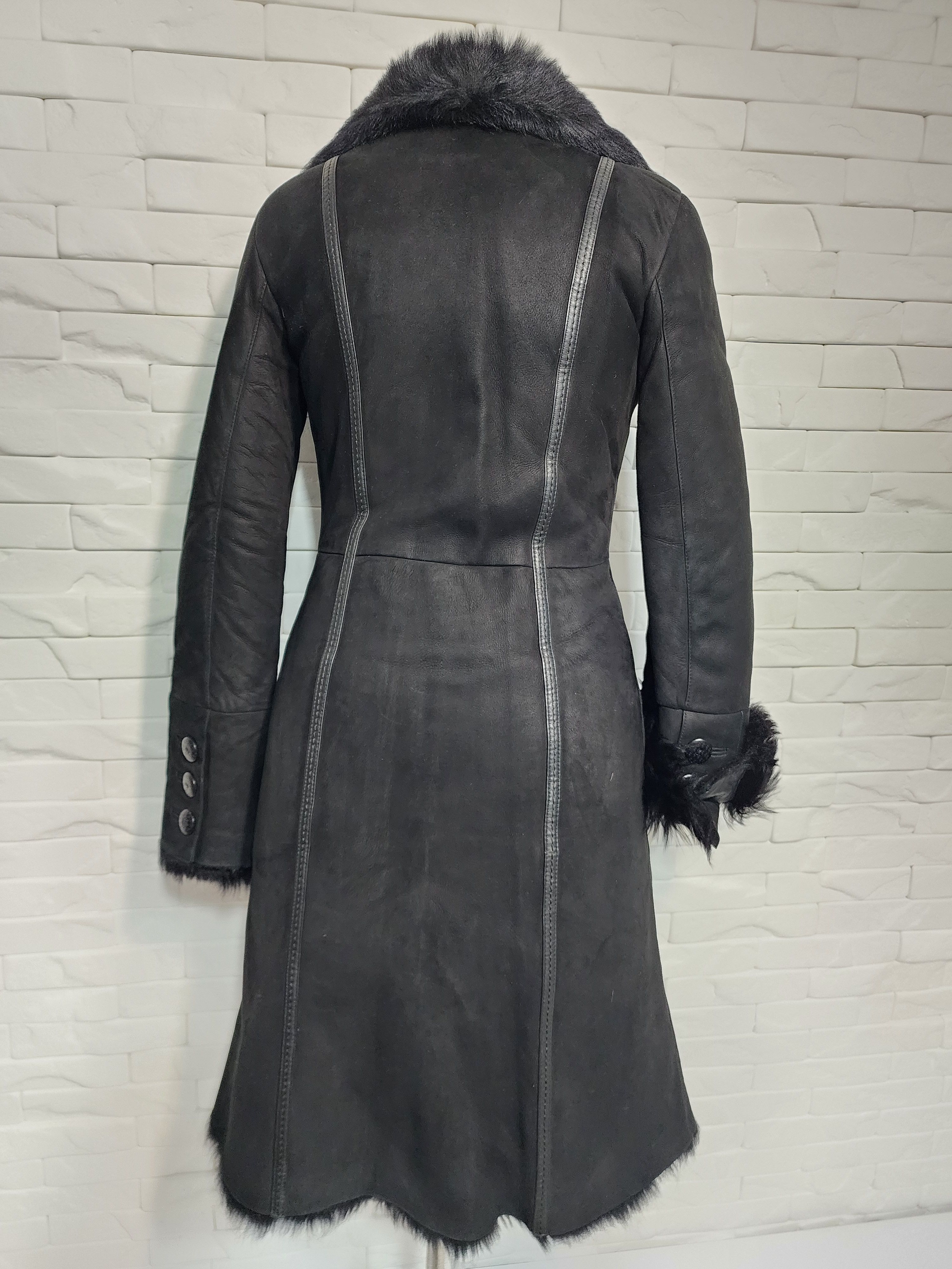 Genuine Leather Black Sheepskin Coat: Women's Genuine Fur Coat, Button Front Size S / US 4 / IT 40 - 4 Thumbnail