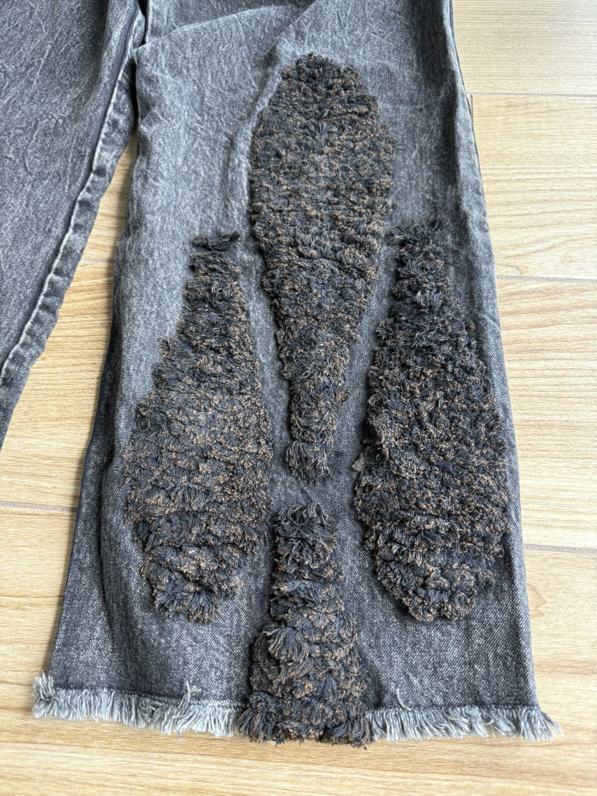 Song For The Mute Song For The Mute frayed-patch straight-leg denim jeans Size US 34 / EU 50 - 2 Thumbnail