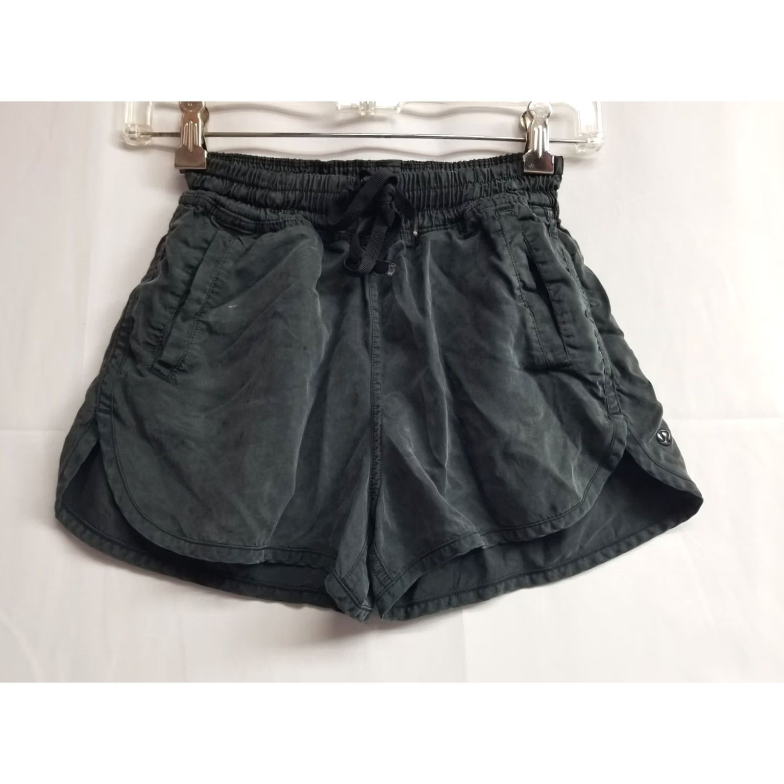 Lululemon Lululemon Athletic Shorts Womens Size 2 Black Elastic Waist Pockets Drawstring Activewear Gym Running 2 Size 26" / US 2 / IT 38 - 2 Thumbnail