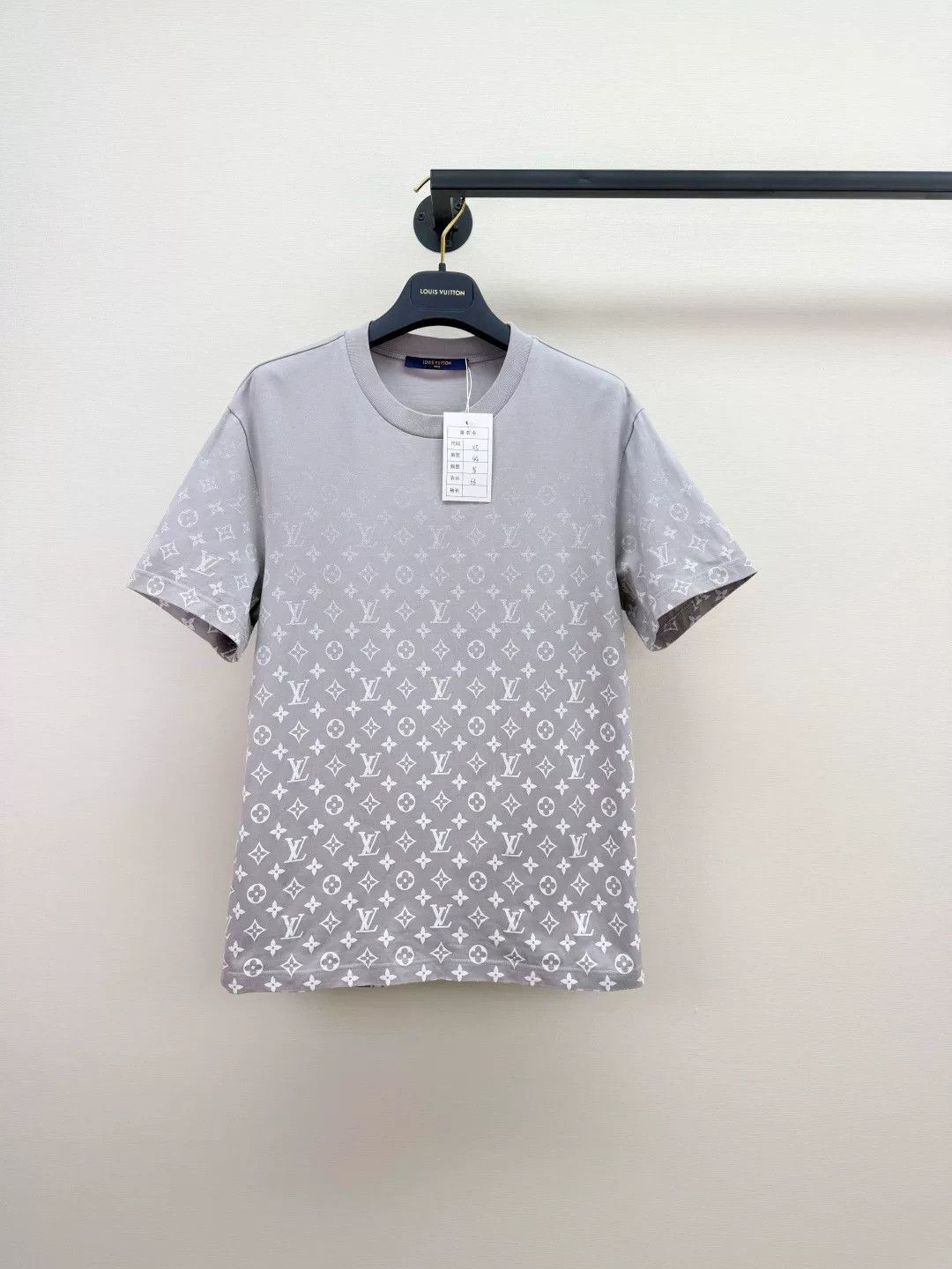 Louis Vuitton Louis Vuitton Gray Gradient Monogram Short Sleeve Size US XS / EU 42 / 0 - 1 Thumbnail