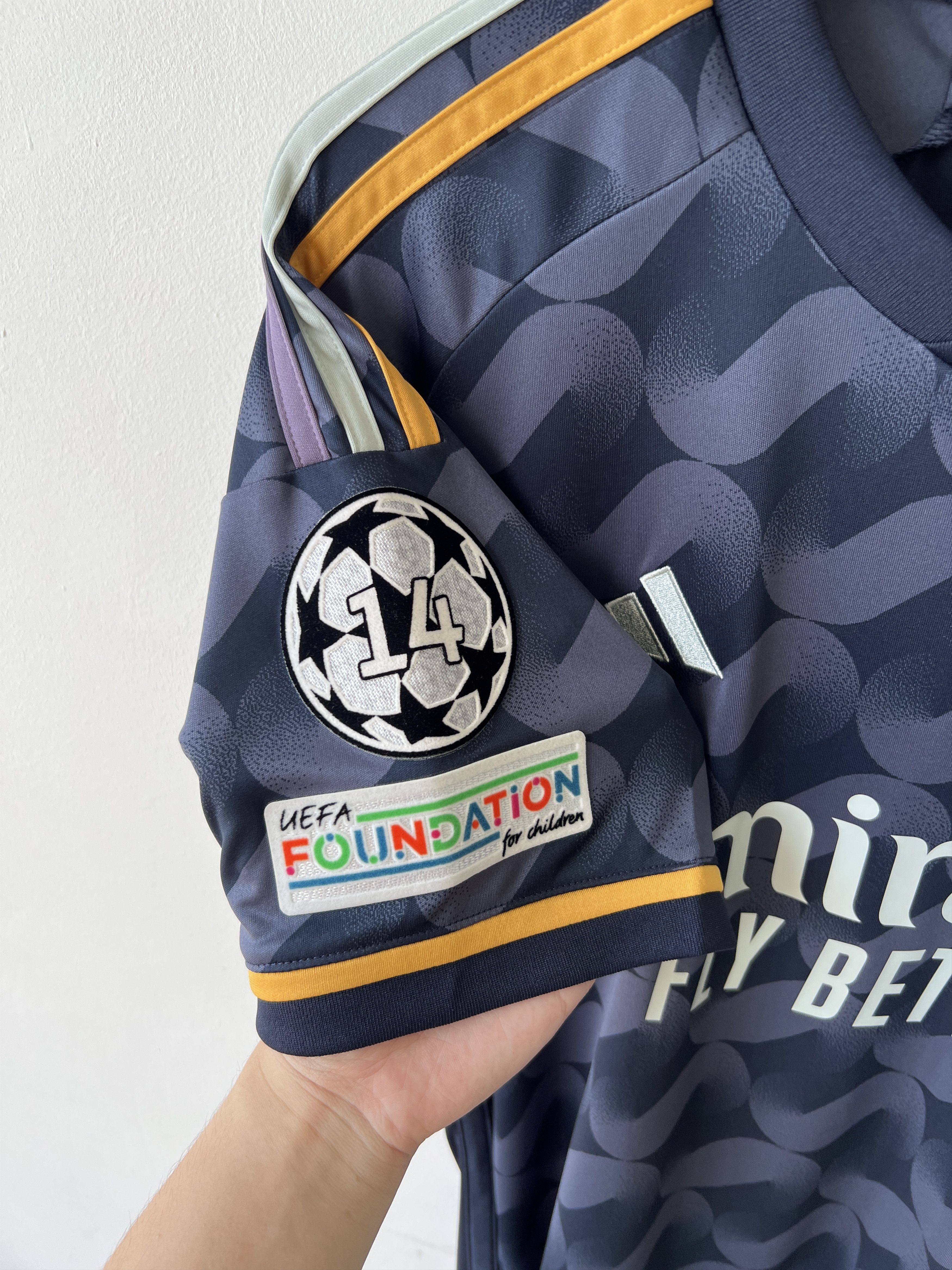 Adidas (M) Real Madrid 2023-24 Away Kit Kroos #8 (NEW) Size US M / EU 48-50 / 2 - 7 Thumbnail
