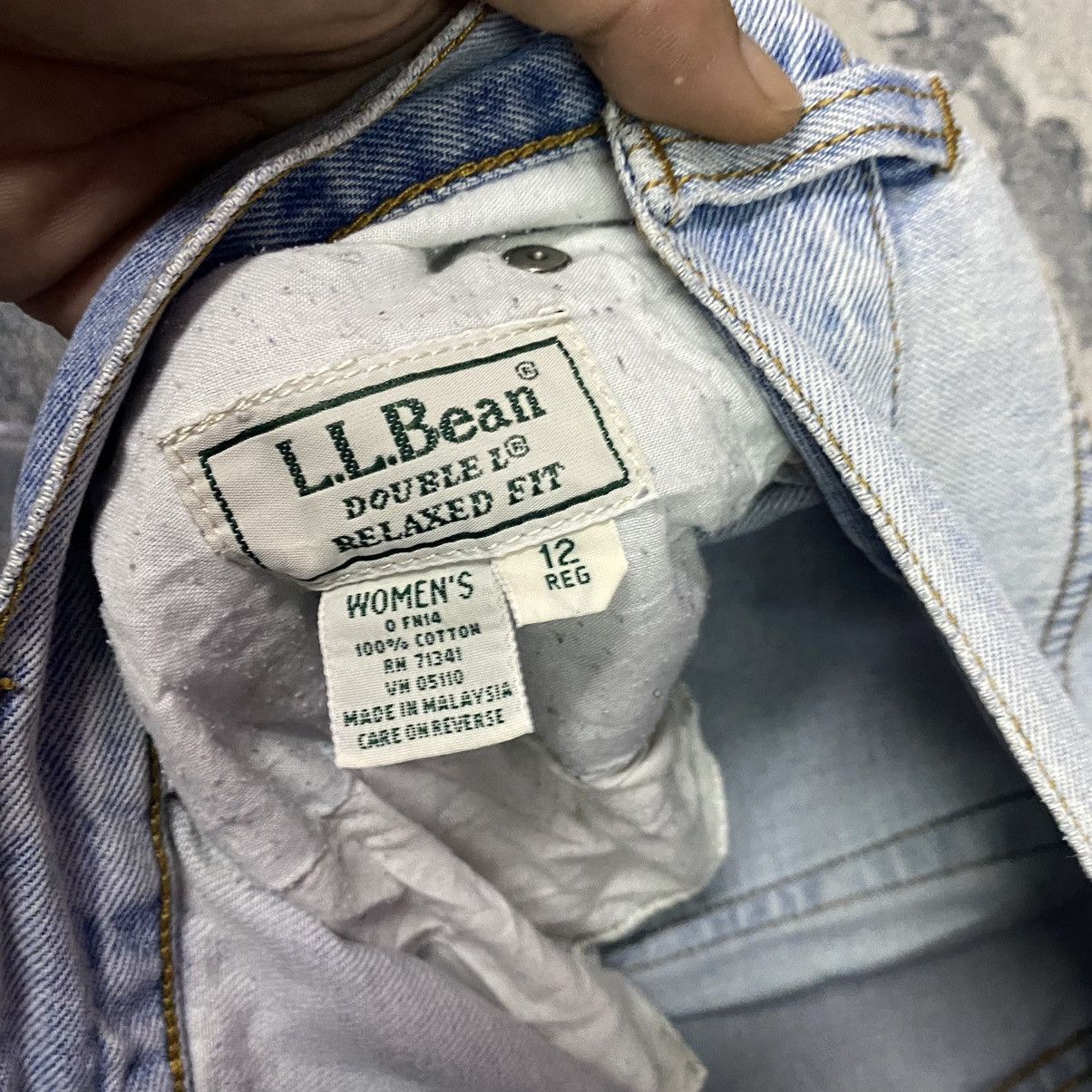 L.L. Bean × Vintage Vintage LL Bean Faded Light Washed Oversize Baggy Denim jean Size 33" - 5 Thumbnail