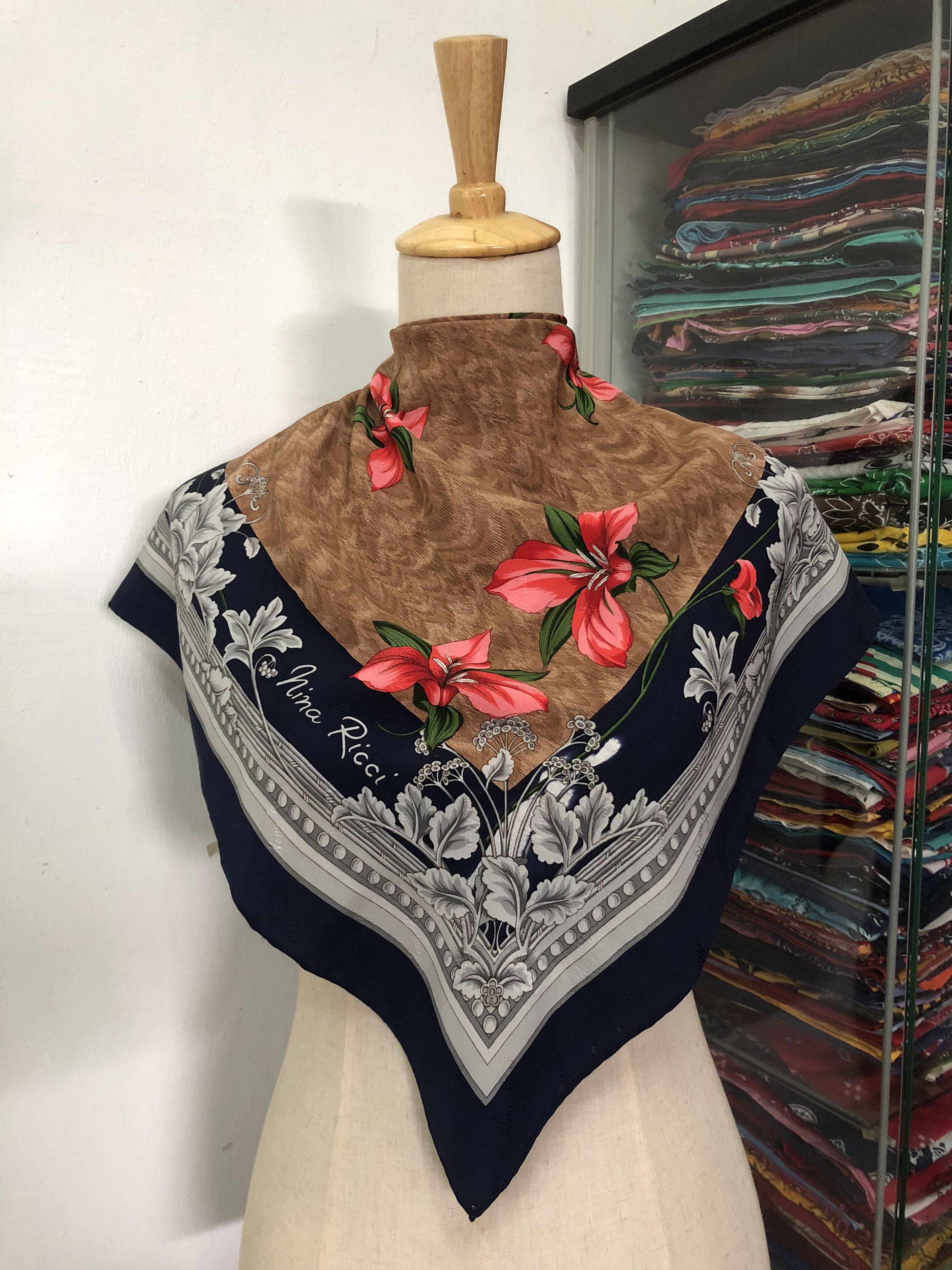 Nina Ricci × Vintage Vintage Nina Ricci Silk Scarf Size ONE SIZE - 1 Thumbnail