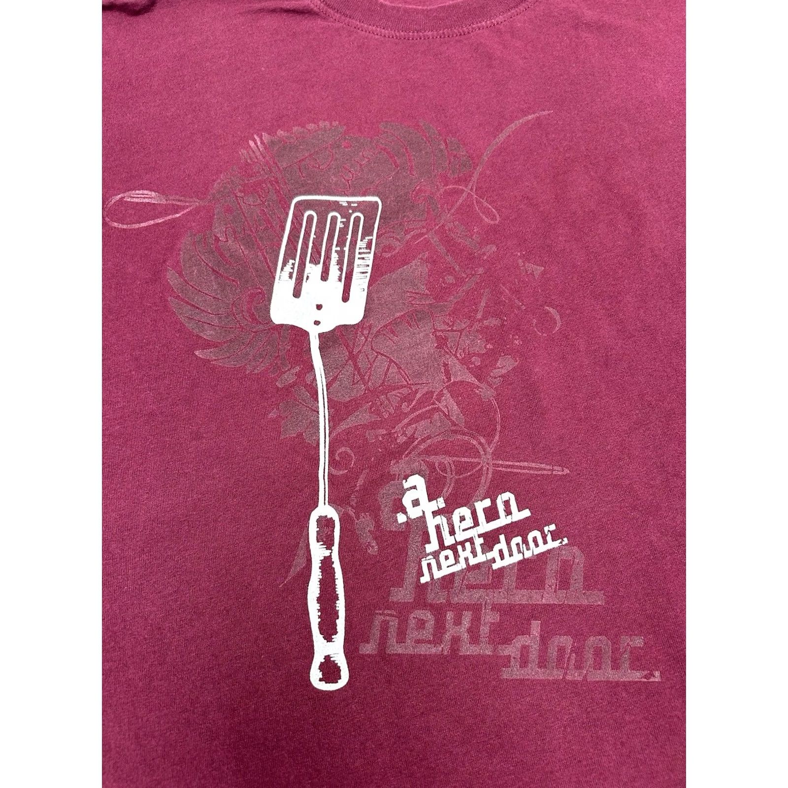 Gildan VINTAGE A Hero Next Door Spatula Band Graphic Tee XL 2000s Maroon Gildan Men Size US XL / EU 56 / 4 - 2 Thumbnail