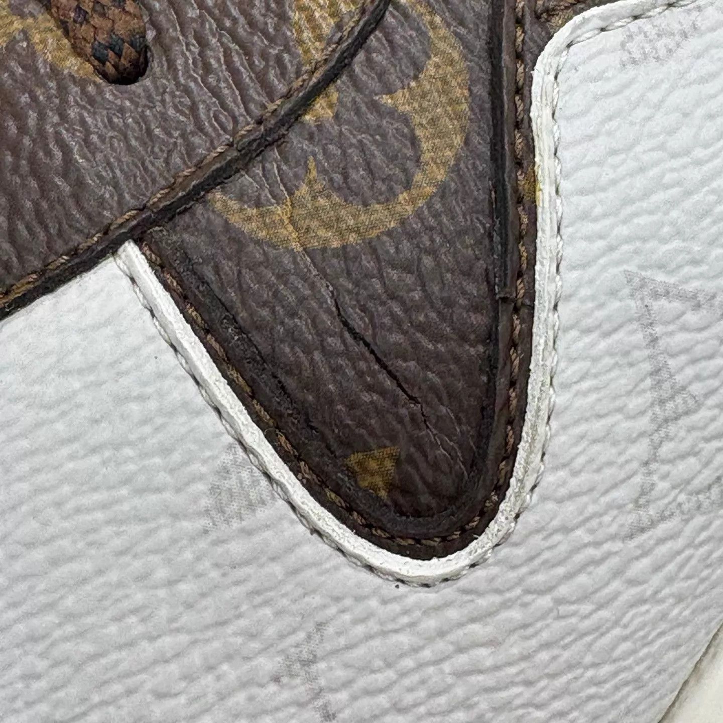 Louis Vuitton LV Run Away Monogram White Brown UK9.5 43.5 Shoes Size US 10.5 / EU 43-44 - 9 Thumbnail
