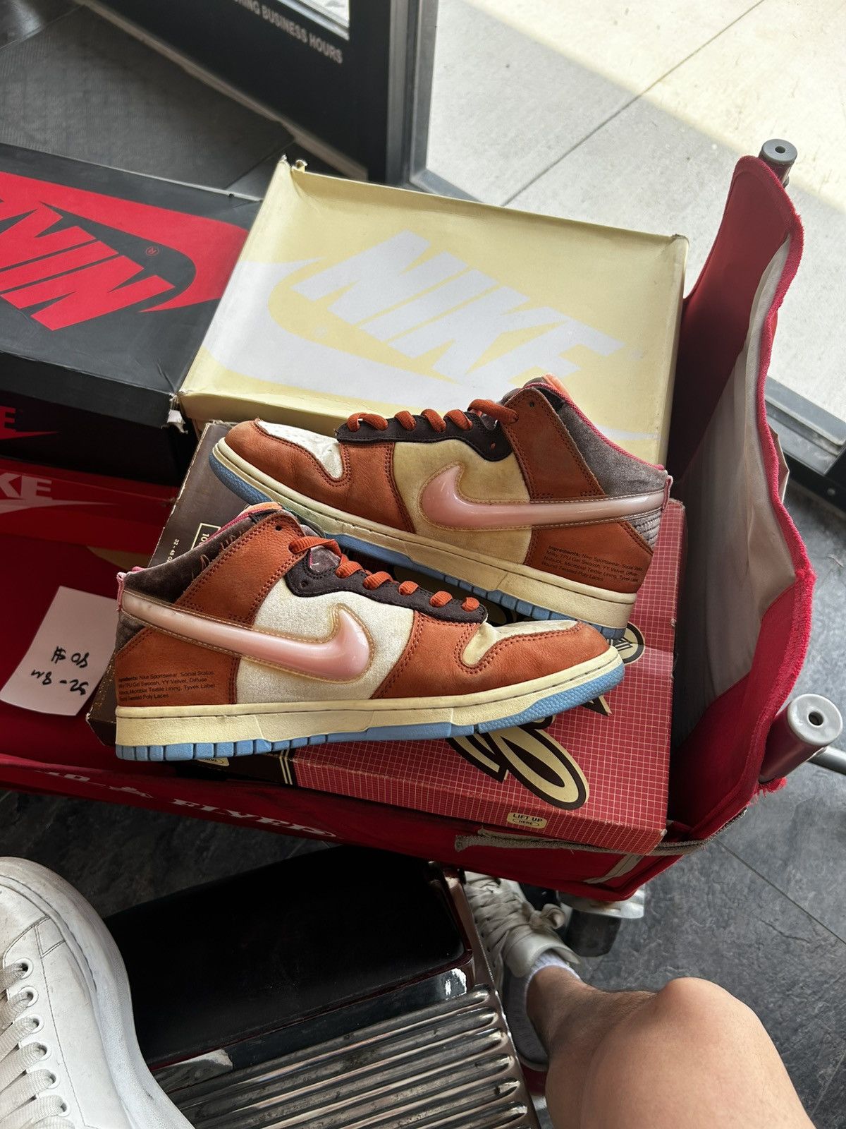Nike Dunk low X social status Size US 8.5 / EU 41-42 - 2 Thumbnail
