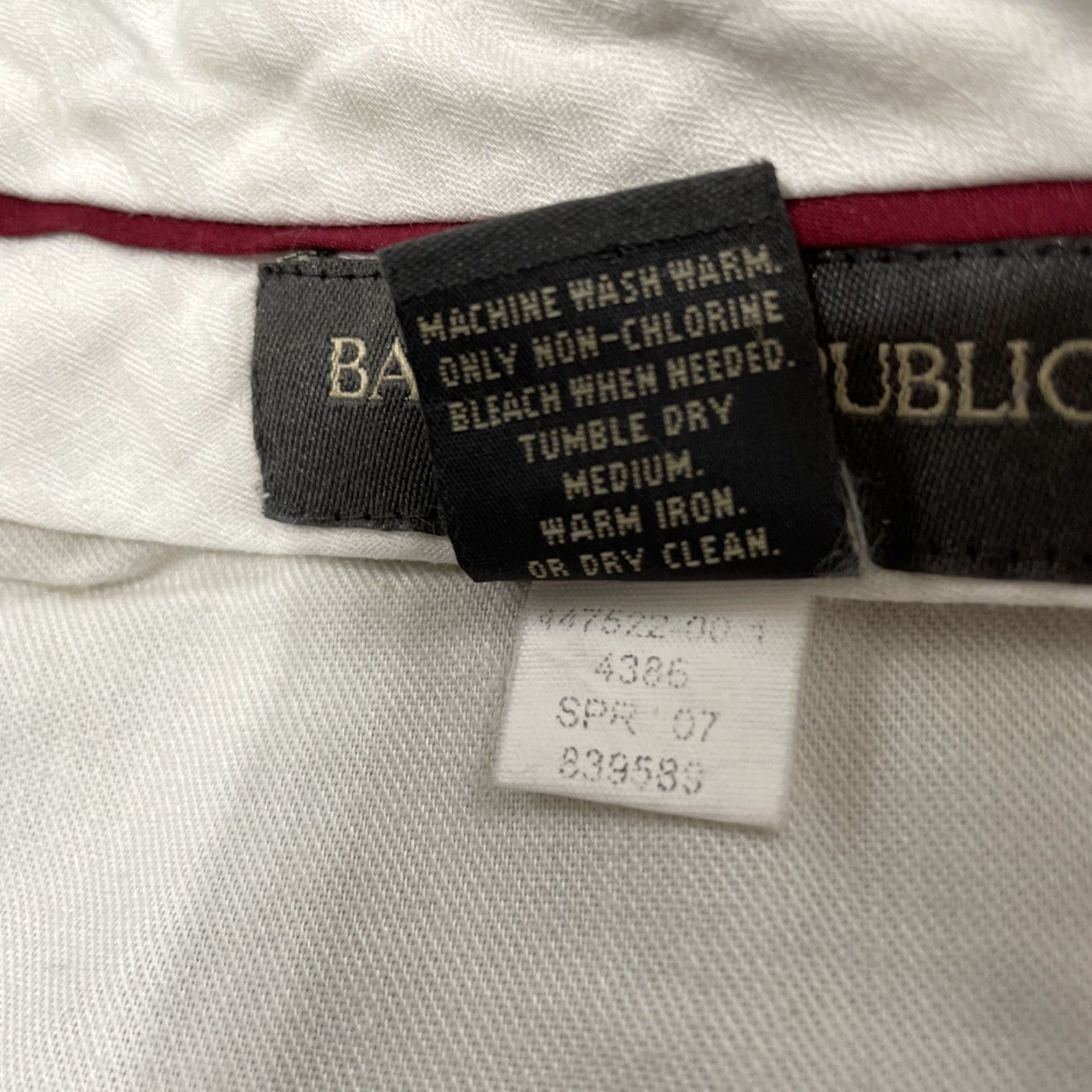 Banana Republic VINTAGE Banana Republic Pants Men 33x30 Flat Front Chino Beiga Khakis Pinstripe Nautical Preppy 2007 MENS Size US 33 - 6 Thumbnail