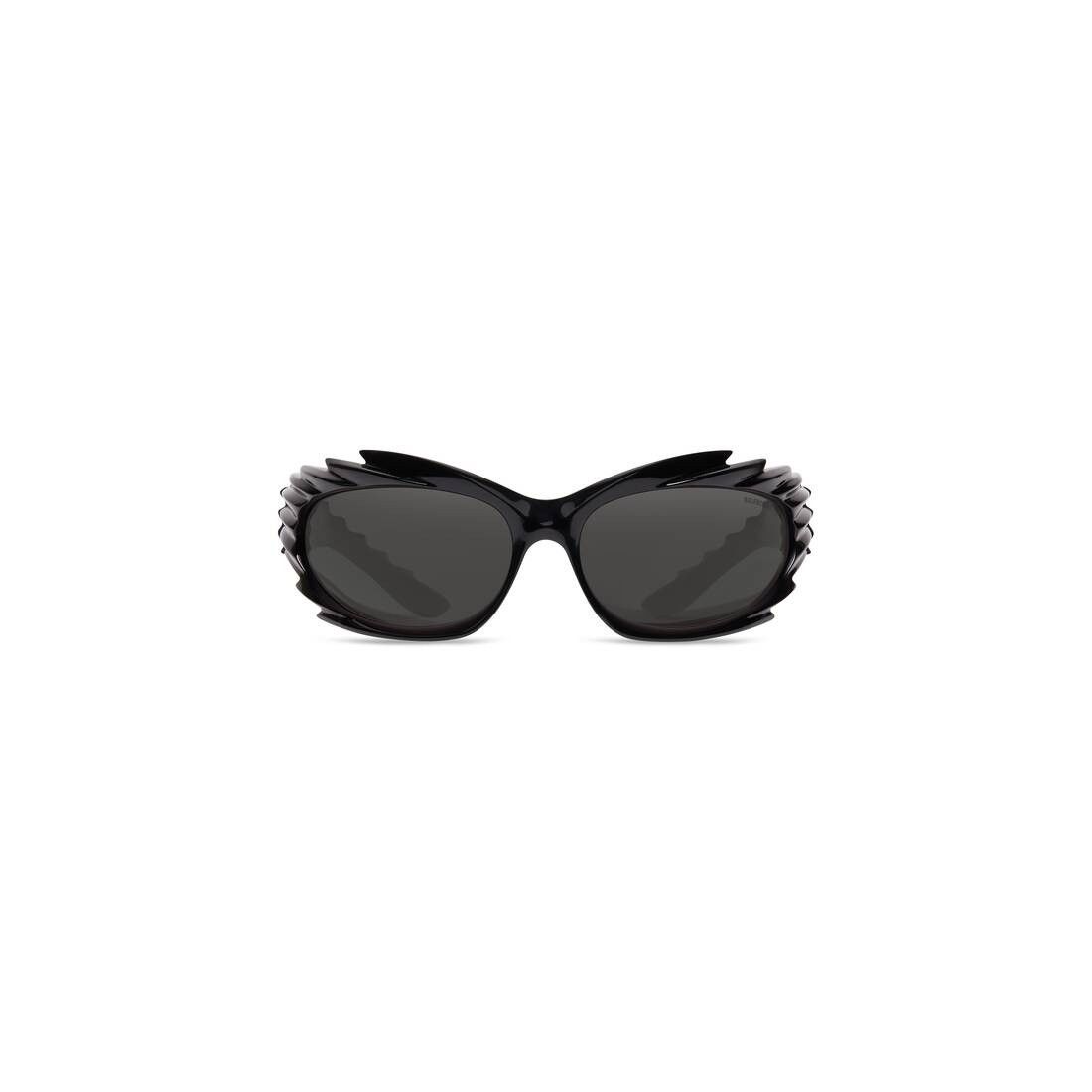 o1srvl11e0825 Size: OS / Spike Rectangle Sunglasses in Black