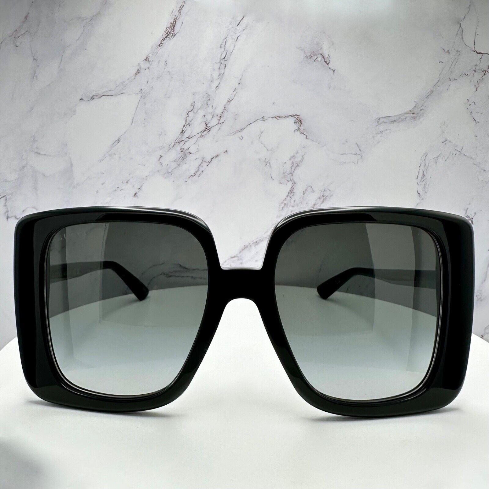 New Gucci Sunglasses Black Square Gold Interlocking GG