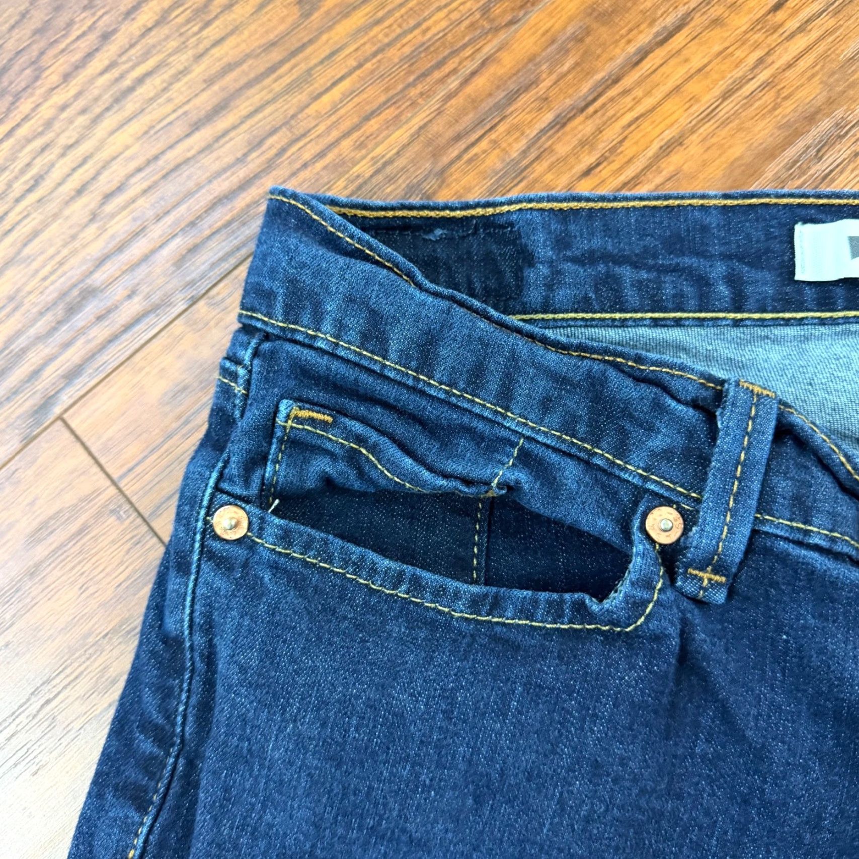 Levi's Levis 524 Jeans Womens 9 Skinny Low Rise Stretch Denim Dark Wash 29x26 Blue Cotton Blend Denim Regular 500 Series Womens Jeans 29x26 Size 29" - 3 Thumbnail