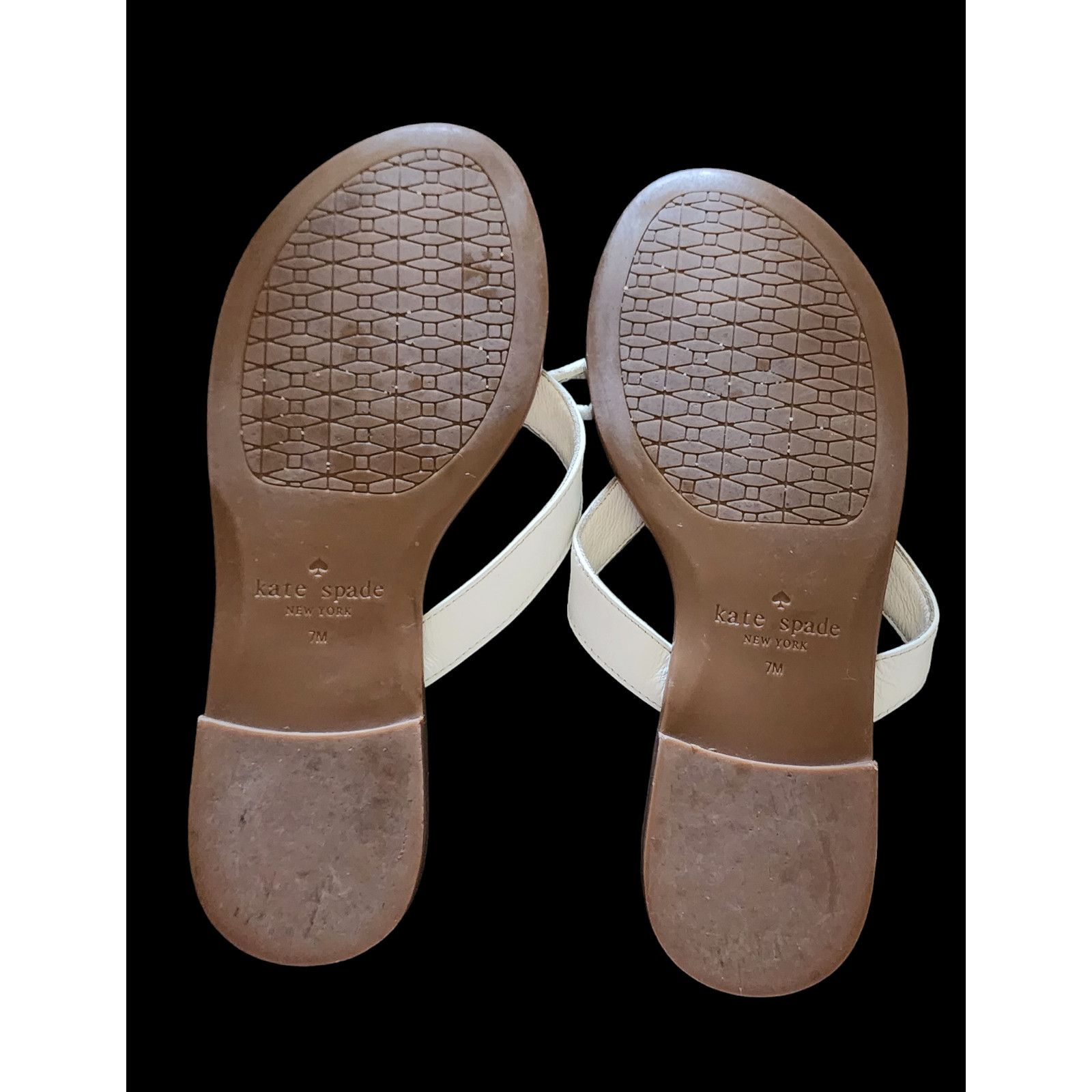 Kate Spade Kate Spade Charles White Thongs Sandals 7 M Bow Charm Size US 7 / IT 37 - 3 Thumbnail