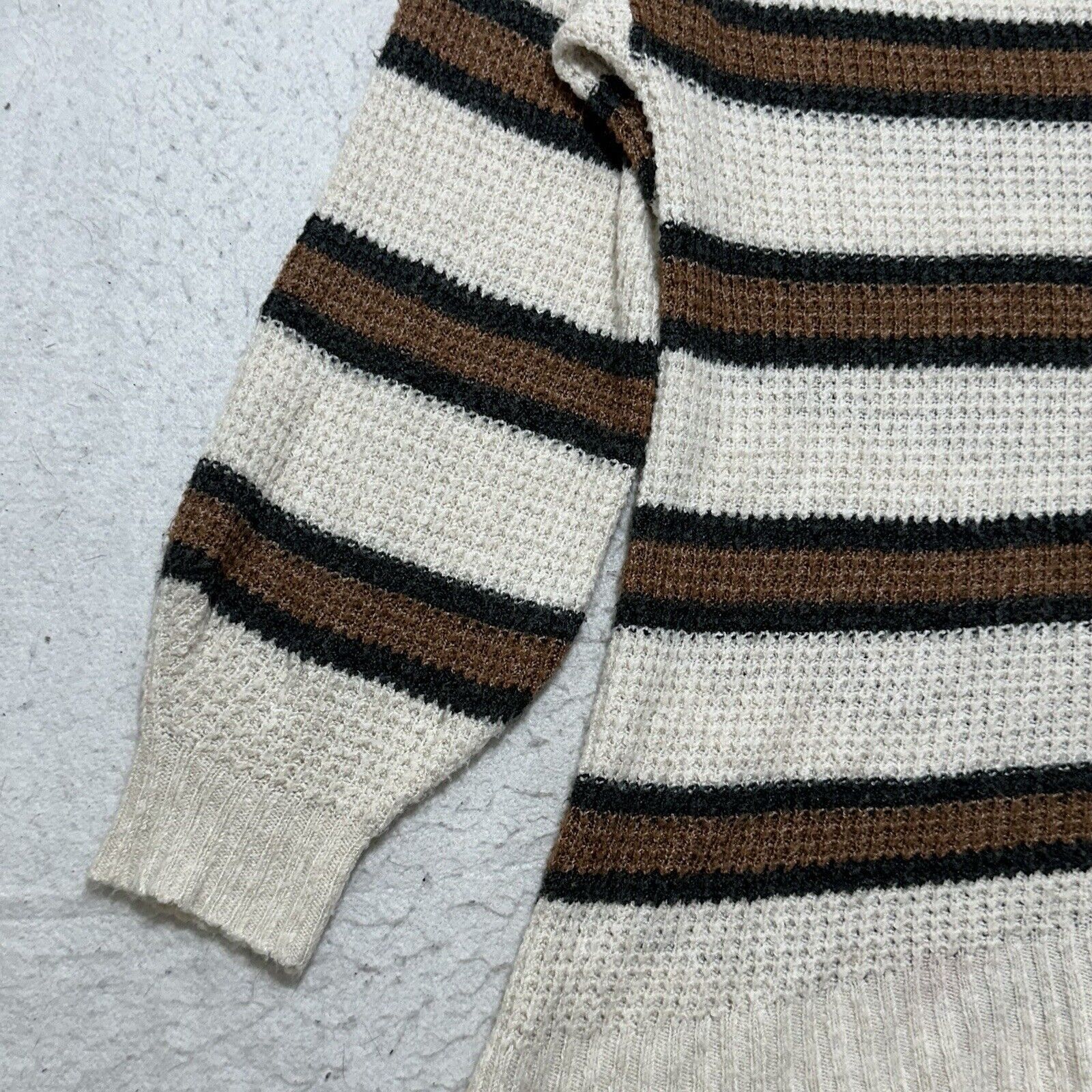 American Eagle Outfitters American Eagle Small Oversized V-Neck Cream Brown Sweater Size S / US 4 / IT 40 - 6 Thumbnail