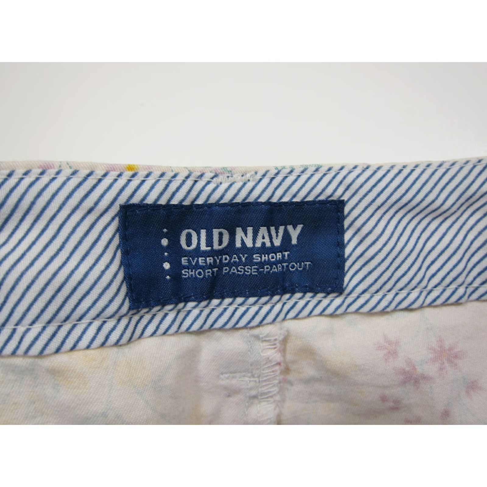 Old Navy Old Navy 100% Cotton Everyday Floral Chino Shorts Women Size 14 Red Blue Beige Size 26" / US 2 / IT 38 - 3 Thumbnail