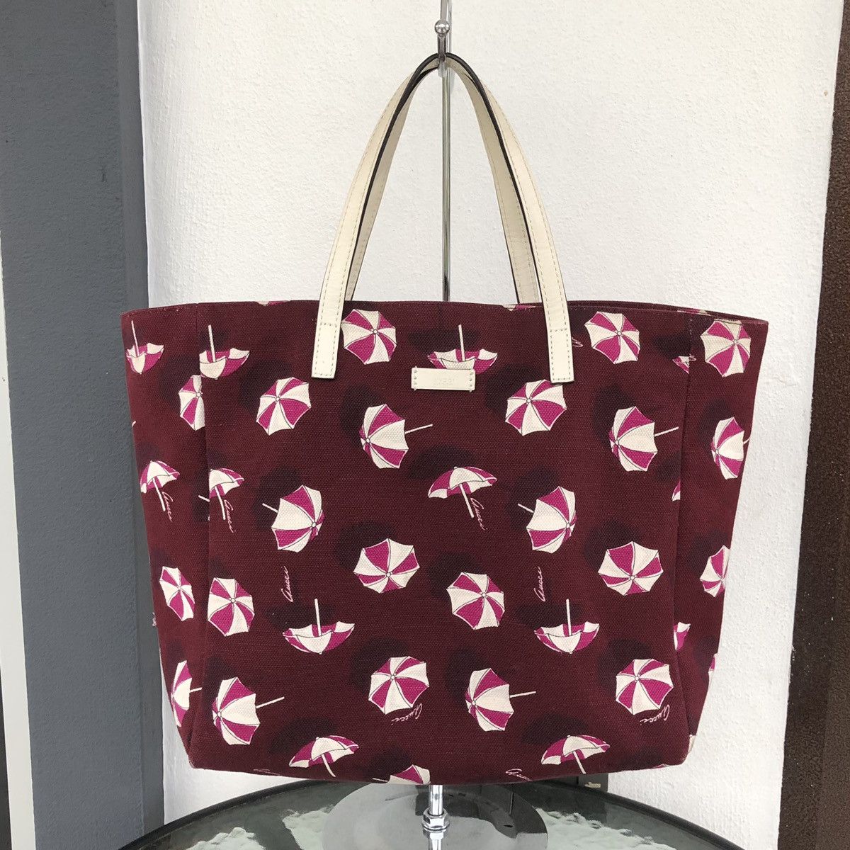 Gucci Authentic Gucci Canvas Tote Bag Size ONE SIZE - 2 Thumbnail