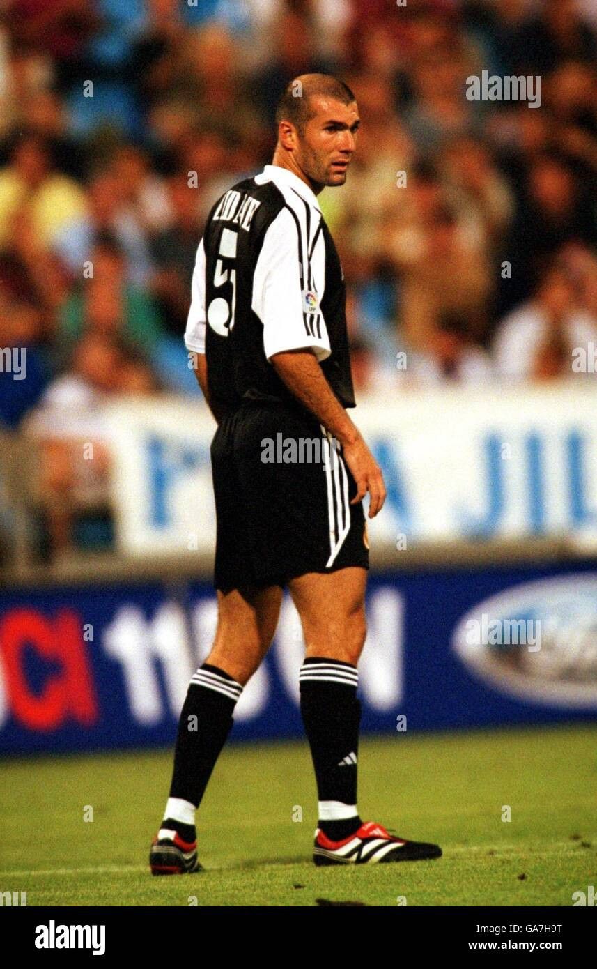 Other Jersey Real Madrid 2001 - 02 Away Shirt Original Kit Zidane Size US M / EU 48-50 / 2 - 11 Thumbnail