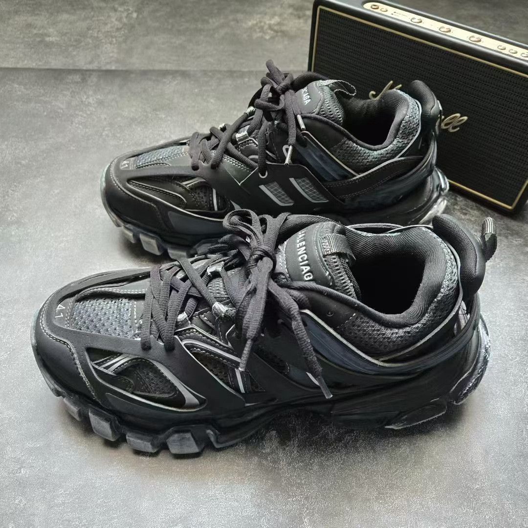 Balenciaga Balenciaga Distressed Gold Lowtop Sneakers 41 Men Size US 8.5 / EU 41-42 - 1 Thumbnail
