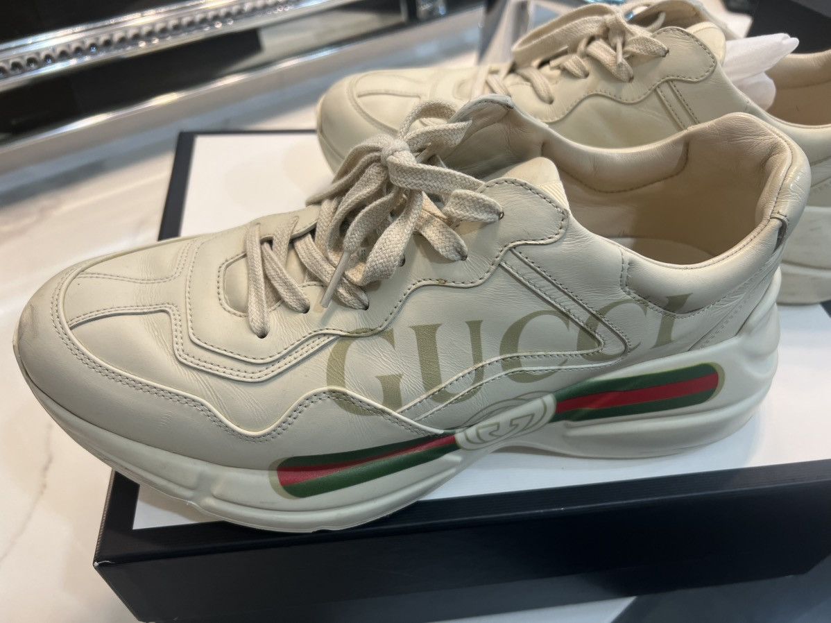 Gucci MEN'S RHYTON TRAINER WITH GUCCI LOGO Size US 10 / EU 43 - 16 Thumbnail