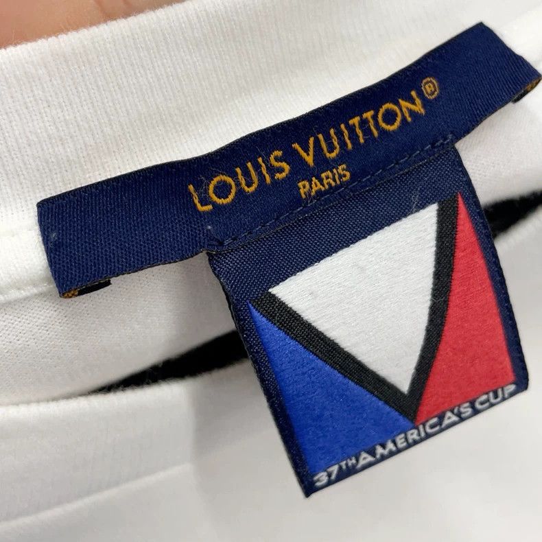 Louis Vuitton Louis Vuitton 24 Logo Embroidered Crew Neck Casual Short S Size US L / EU 52-54 / 3 - 8 Thumbnail