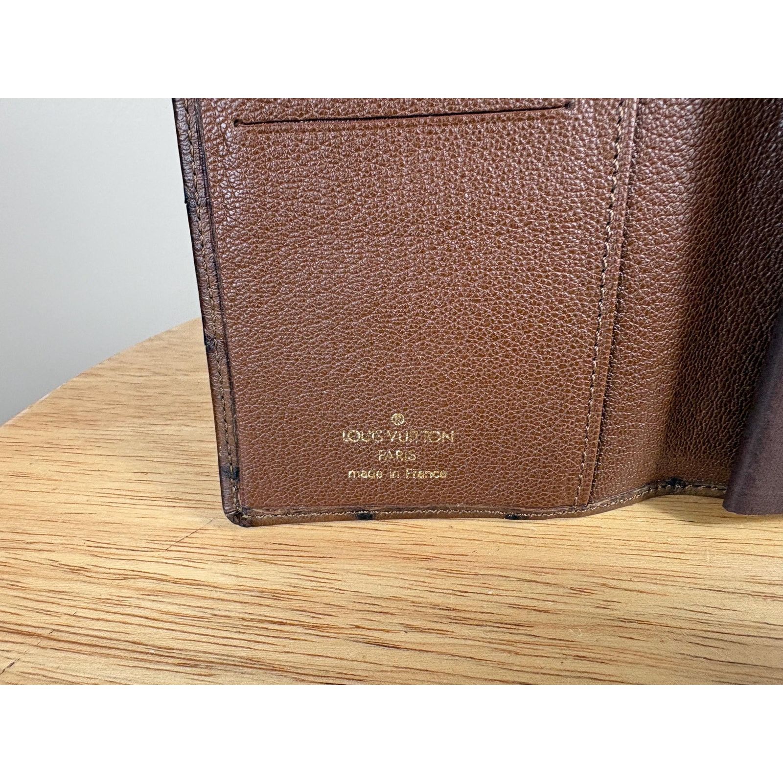 Louis Vuitton Authentic Louis Vuitton Brown Ostrich Check-book Cover Size ONE SIZE - 7 Thumbnail