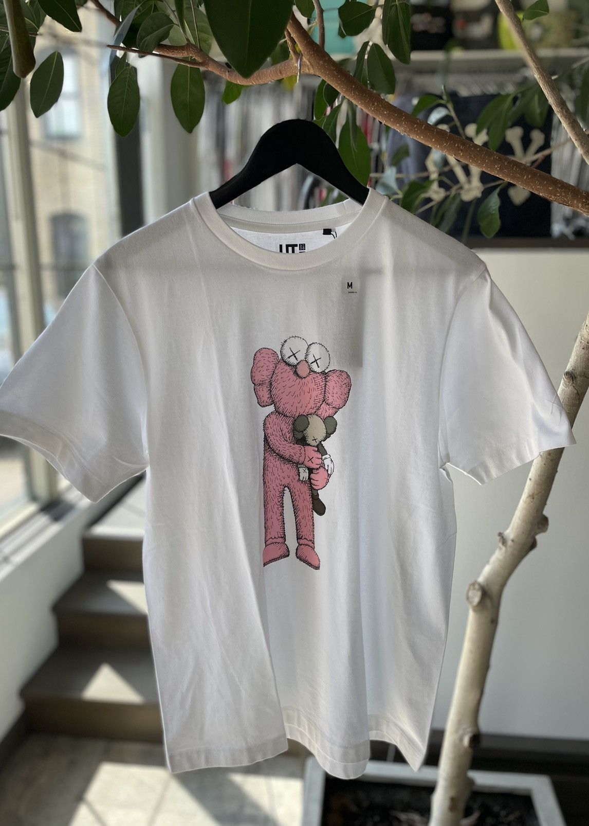 Kaws KAWS x Uniqlo Pink BFF Tee Size US M / EU 48-50 / 2 - 1 Thumbnail