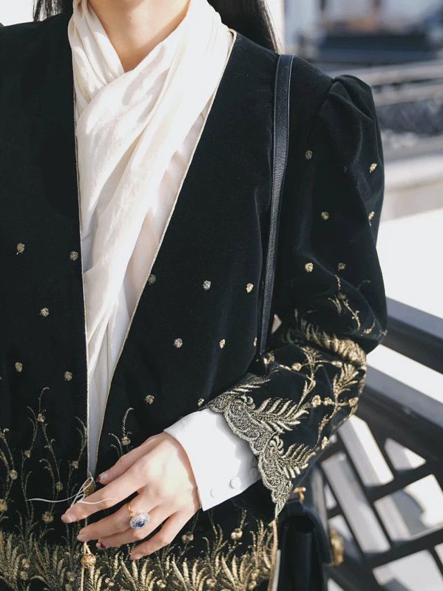 Emanuel Ungaro Emanel Ungaro Vintage Velvet Embroidered Buttoned Jacket Size S / US 4 / IT 40 - 6 Thumbnail