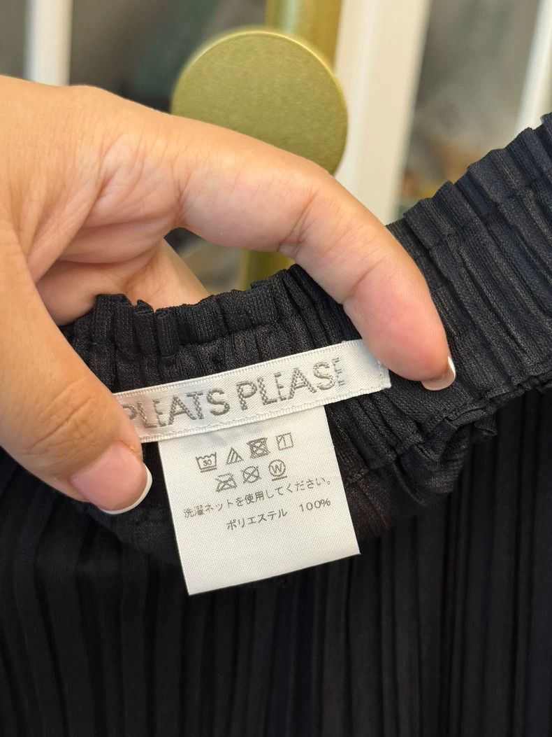 Issey Miyake Issey Miyake size:3 Soft black pleated trousers Size 31" - 3 Thumbnail